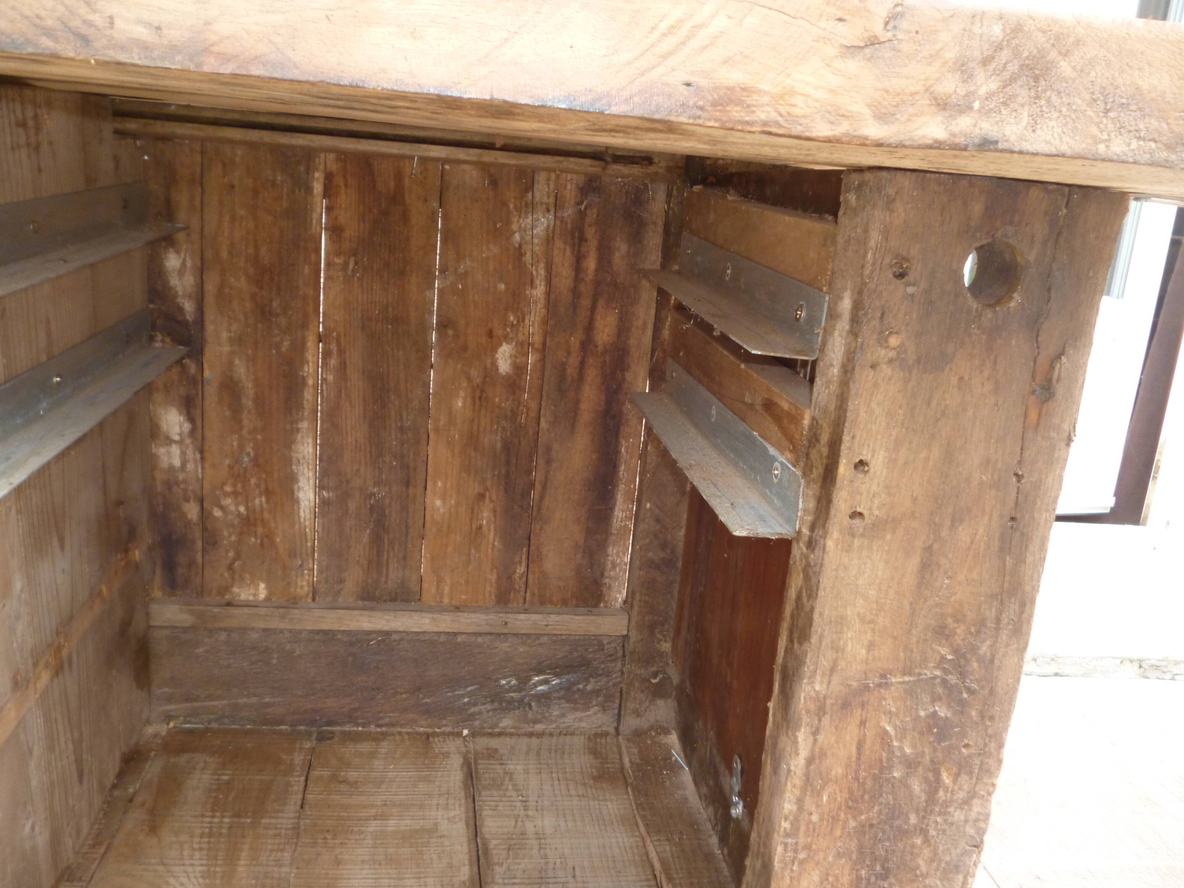 Etabli ancien avec tiroirs