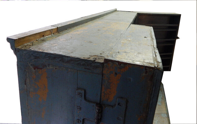 Metier echoppe piece d'origine furniture showcase counter