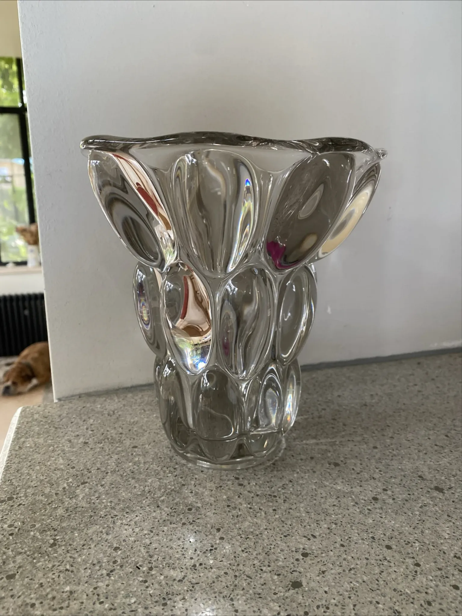 Pierre d'Avesn modernist vase in honeycomb crystal from the 1970s.