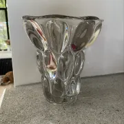 Pierre d'Avesn modernist vase in honeycomb crystal from the 1970s.