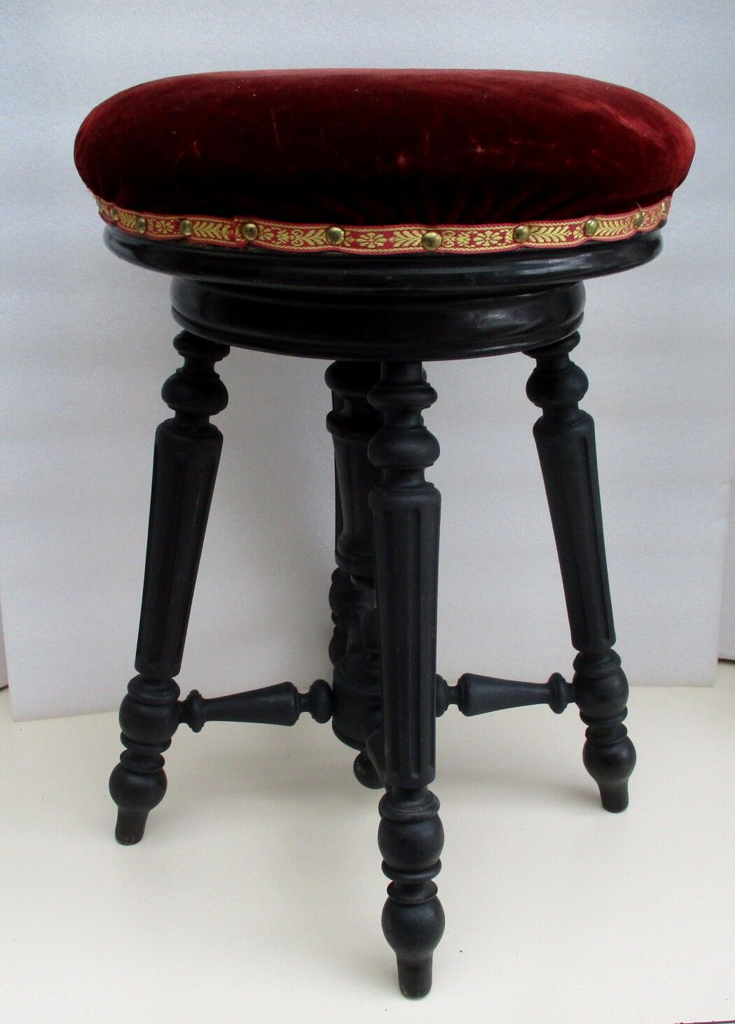 Napoleon III piano stool