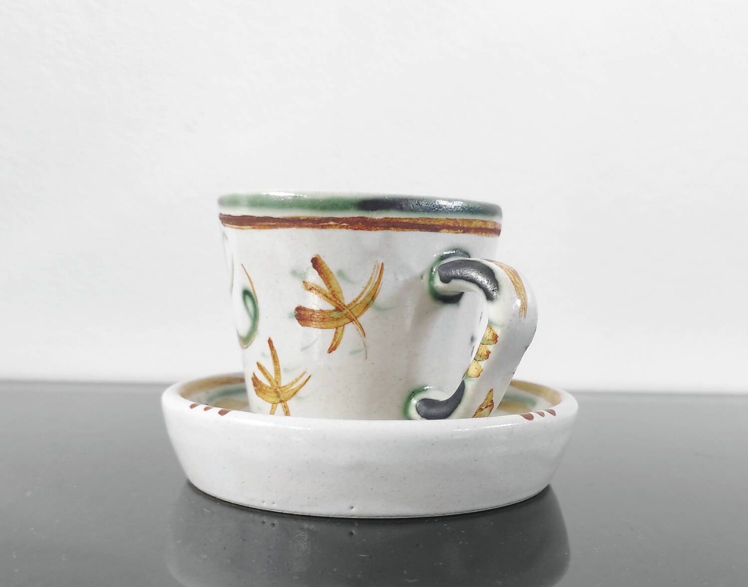 Set of 6 vintage Kéraluc Quimper coffee cups and saucers.