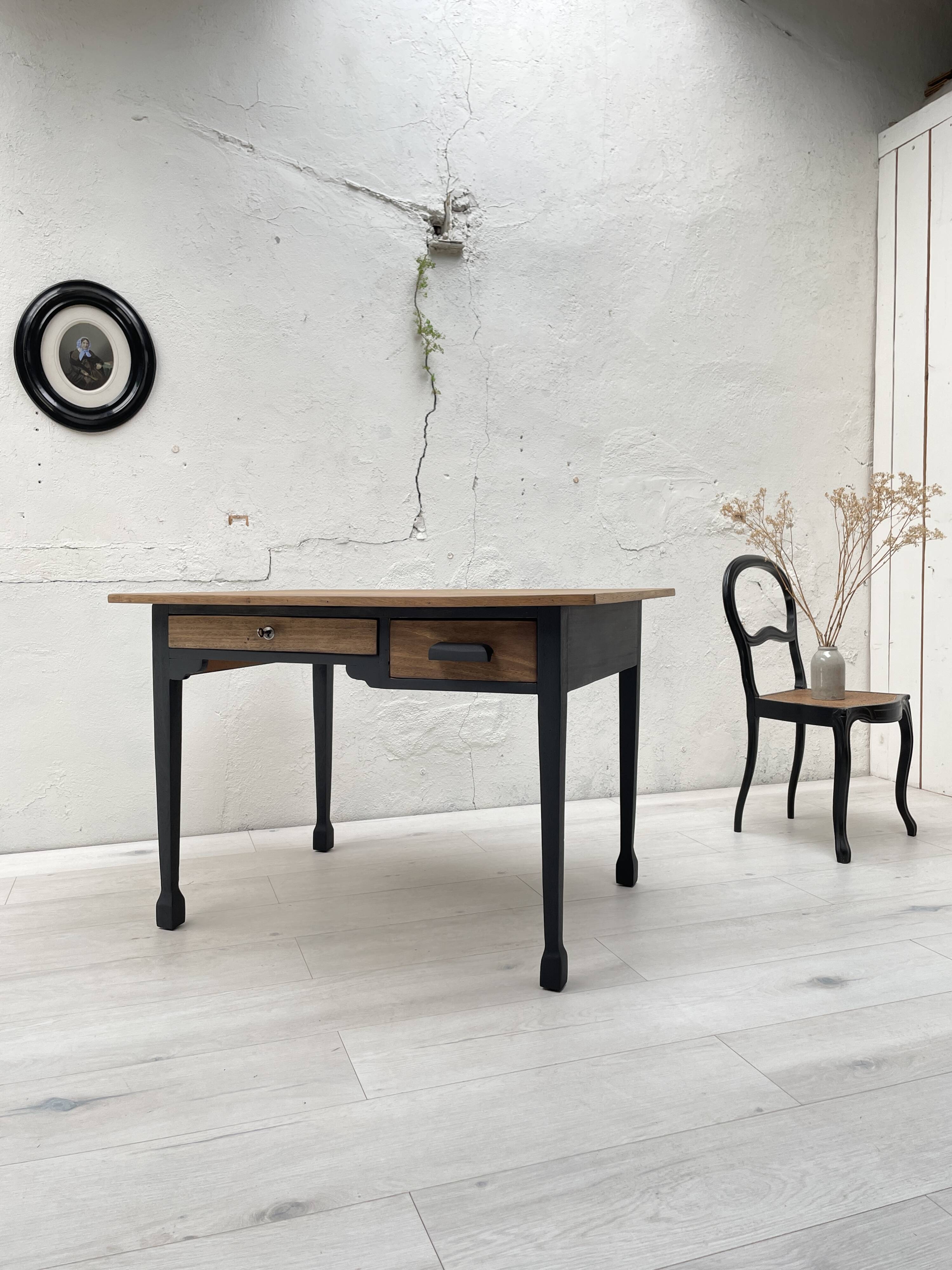 Bureau en bois peint