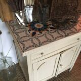Small tiled buffet