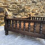 Antique Indian hanging cradle in carved wood, 19th / early 20th century.