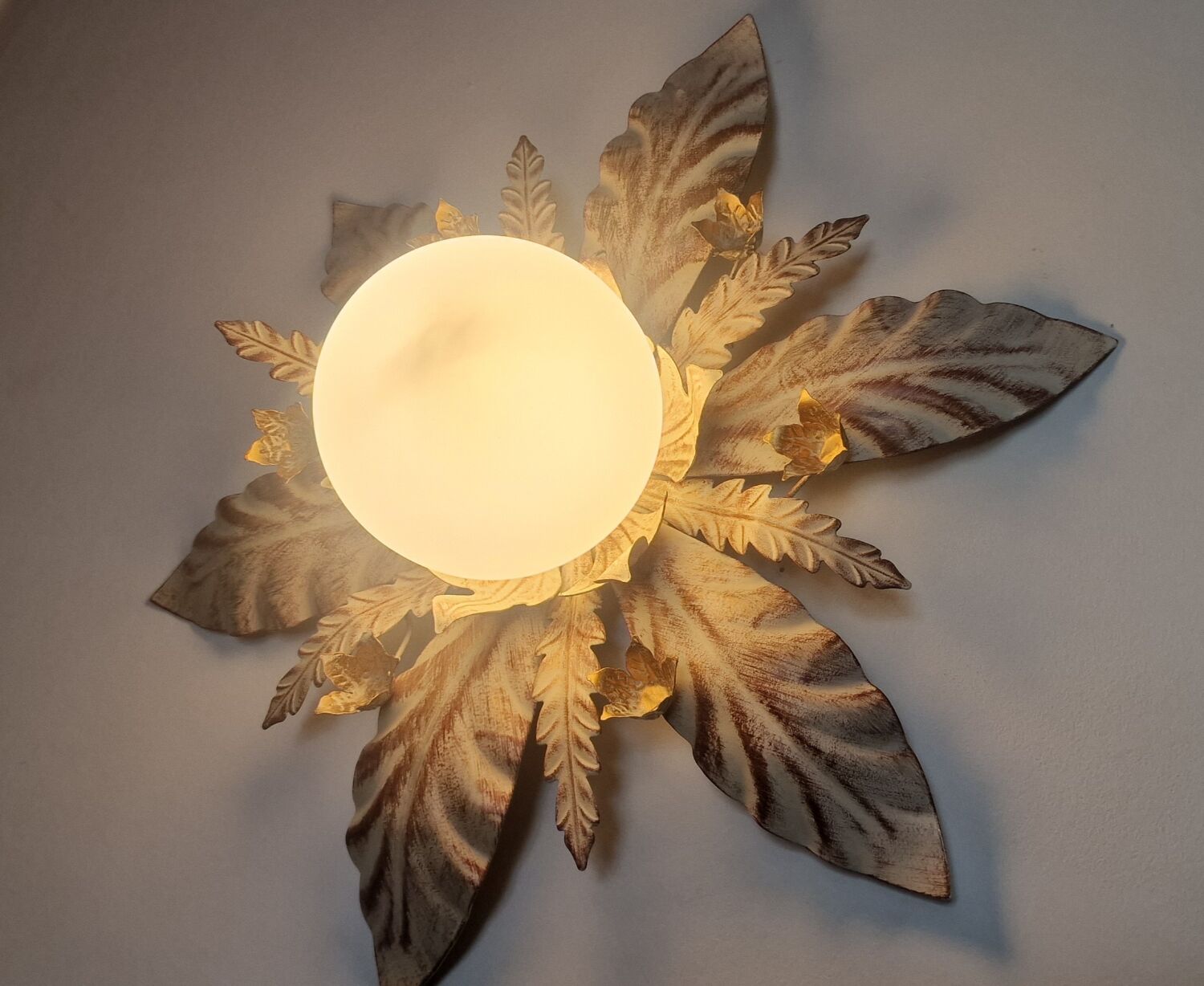 Wall lamp or floral ceiling lamp in white globe