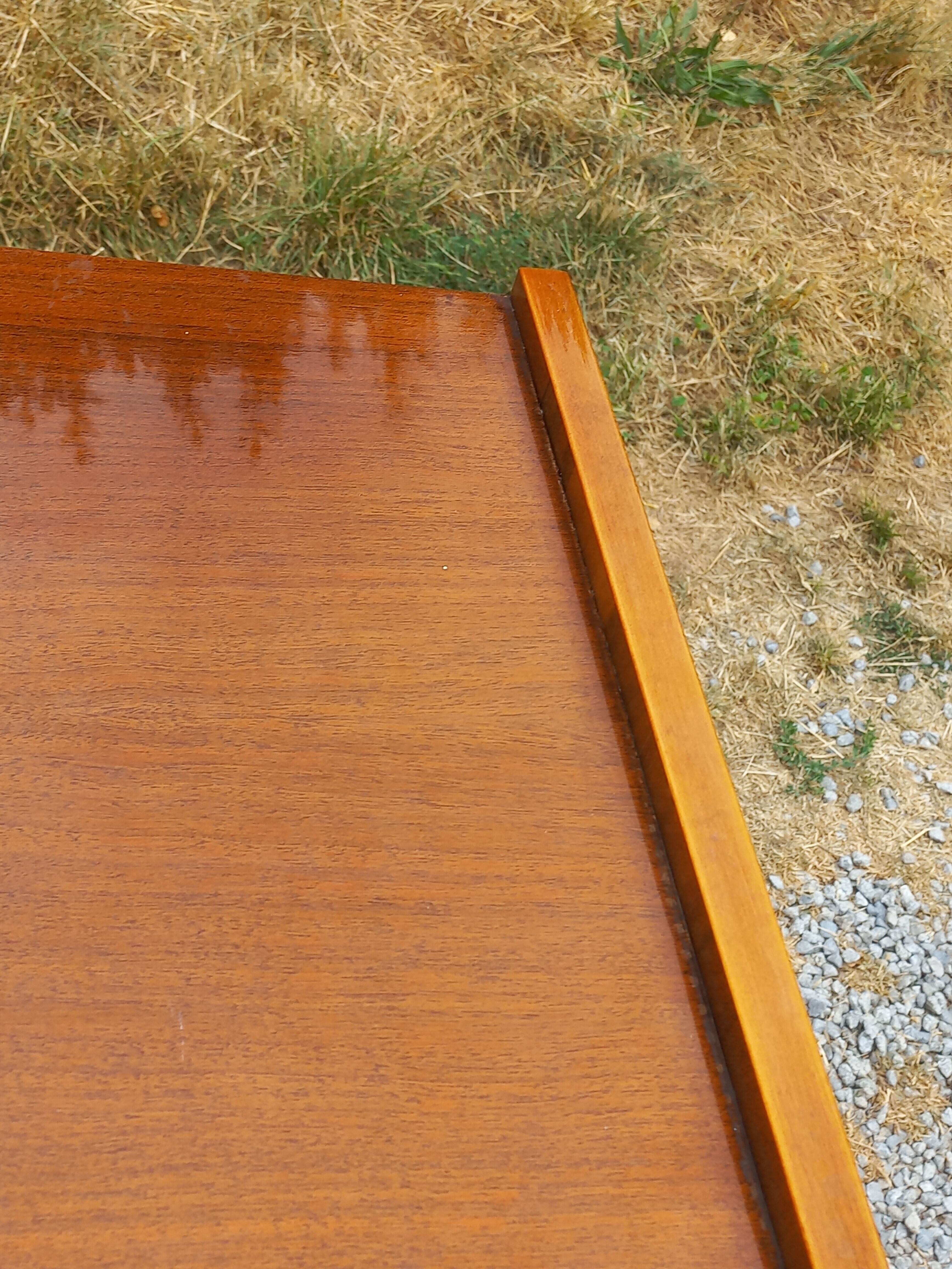 Vintage walnut varnished chest of drawers with 4 drawers from the 1960s.