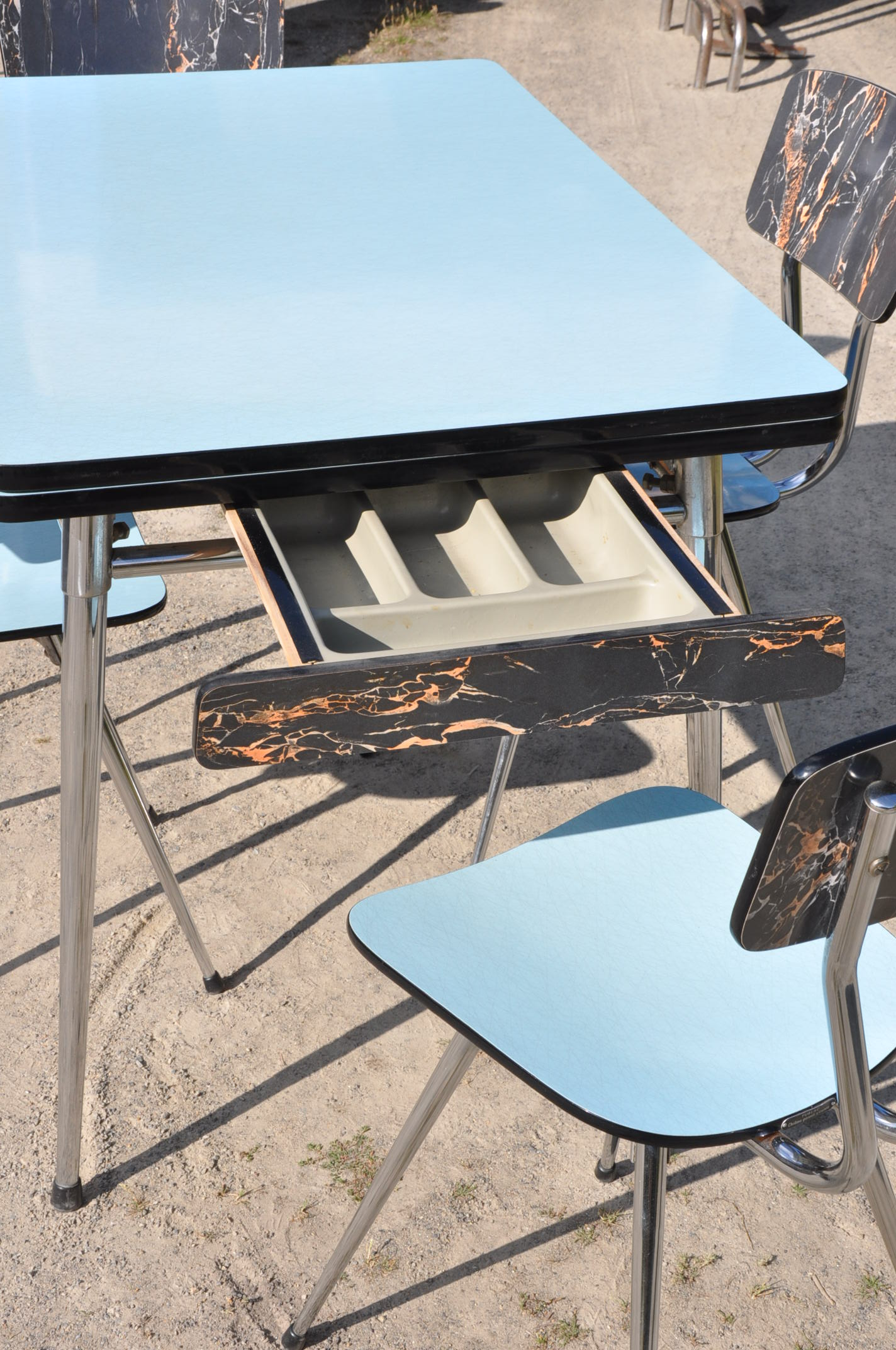 Tables et chaises en formica Tublac