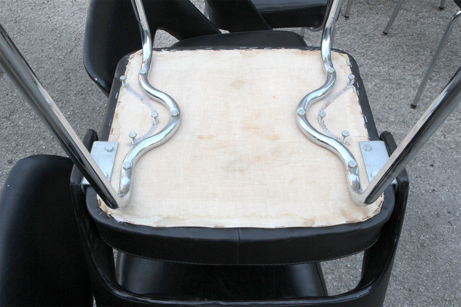 Paire de fauteuils conférence noirs et chrome années 60