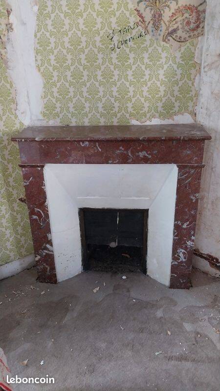 Red marble fireplace surround - early 20th century