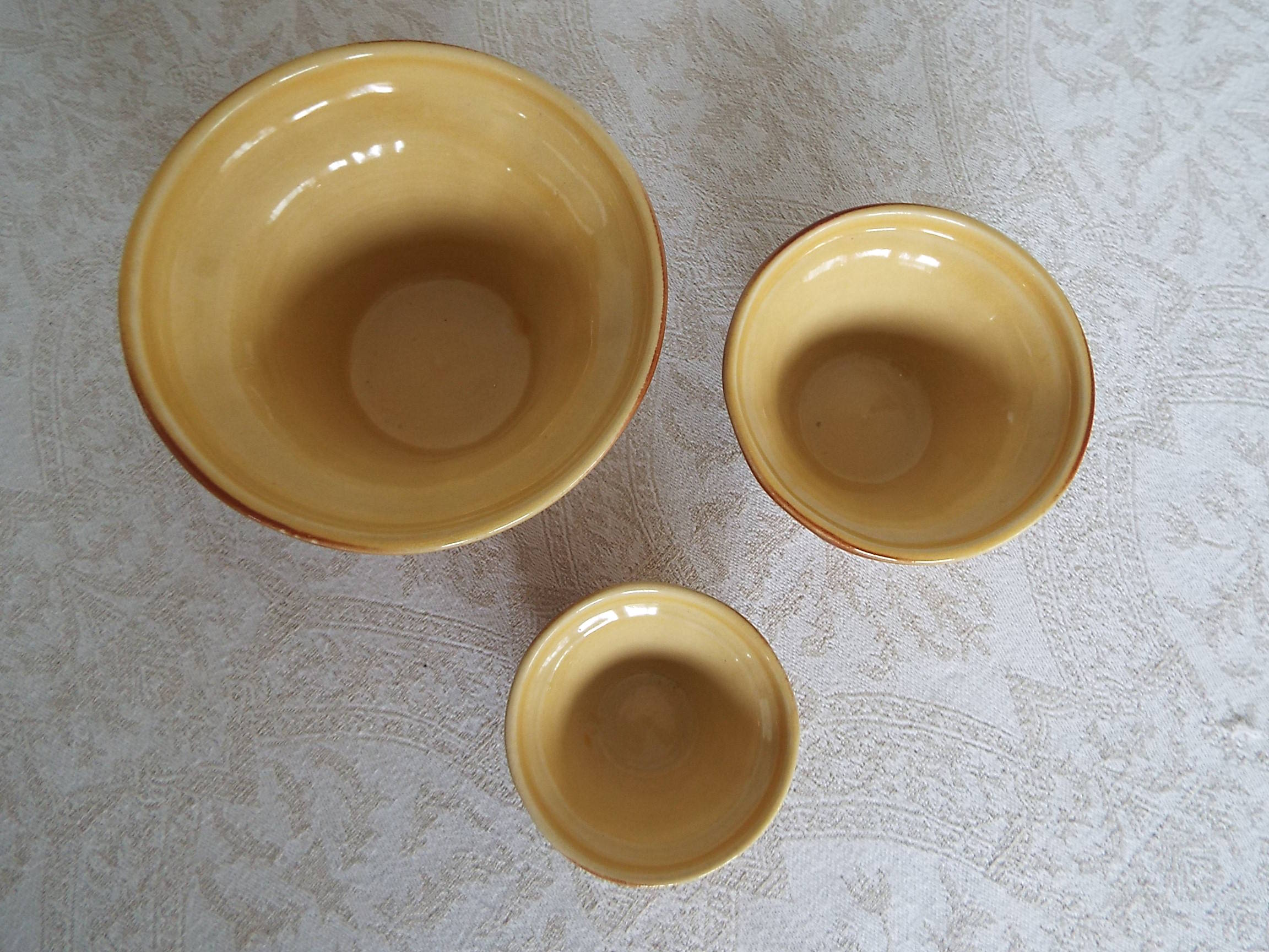 3 ceramic nesting pots
