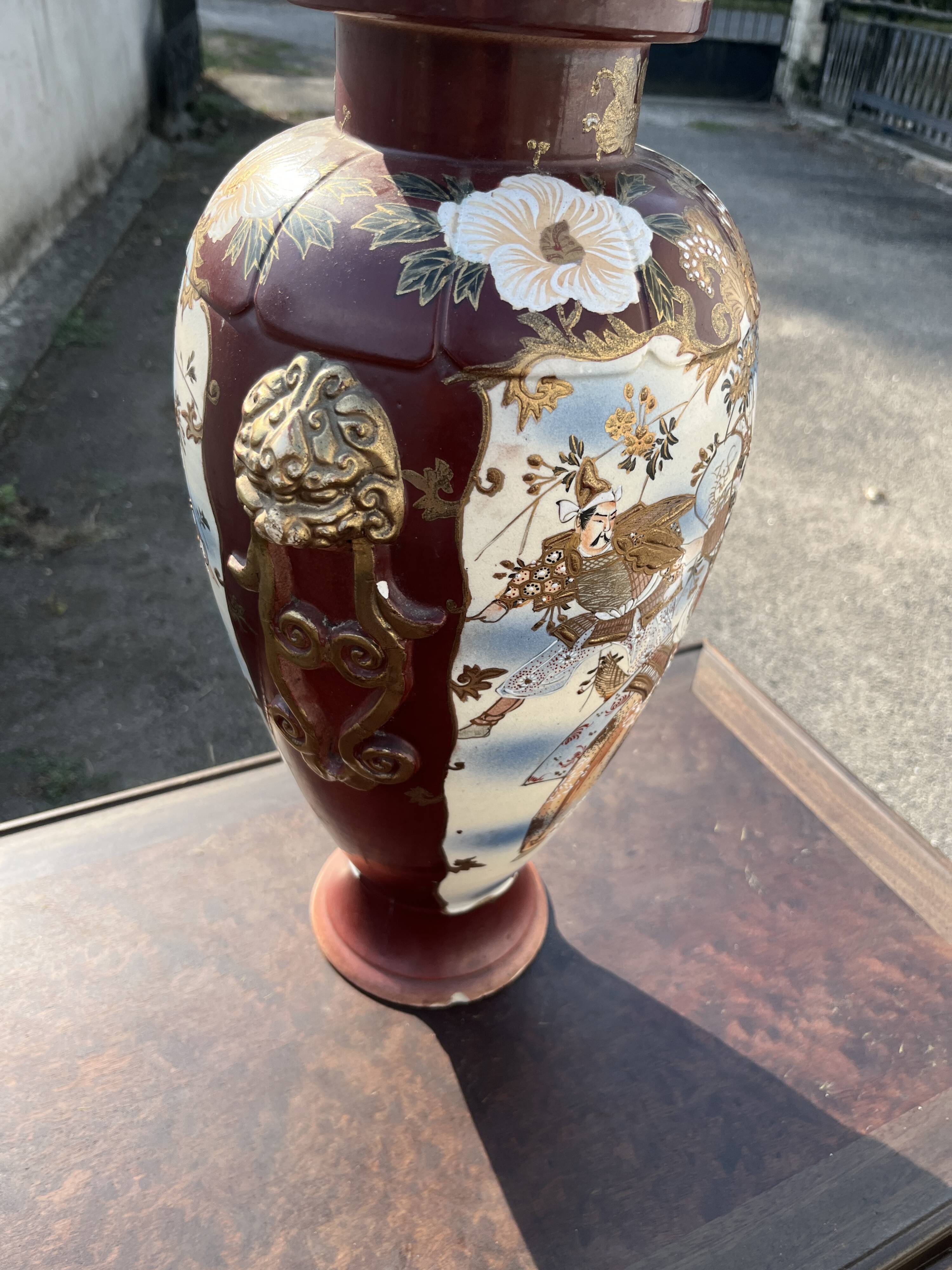 Large Japanese Satsuma vase with samurai decor, 49 cm