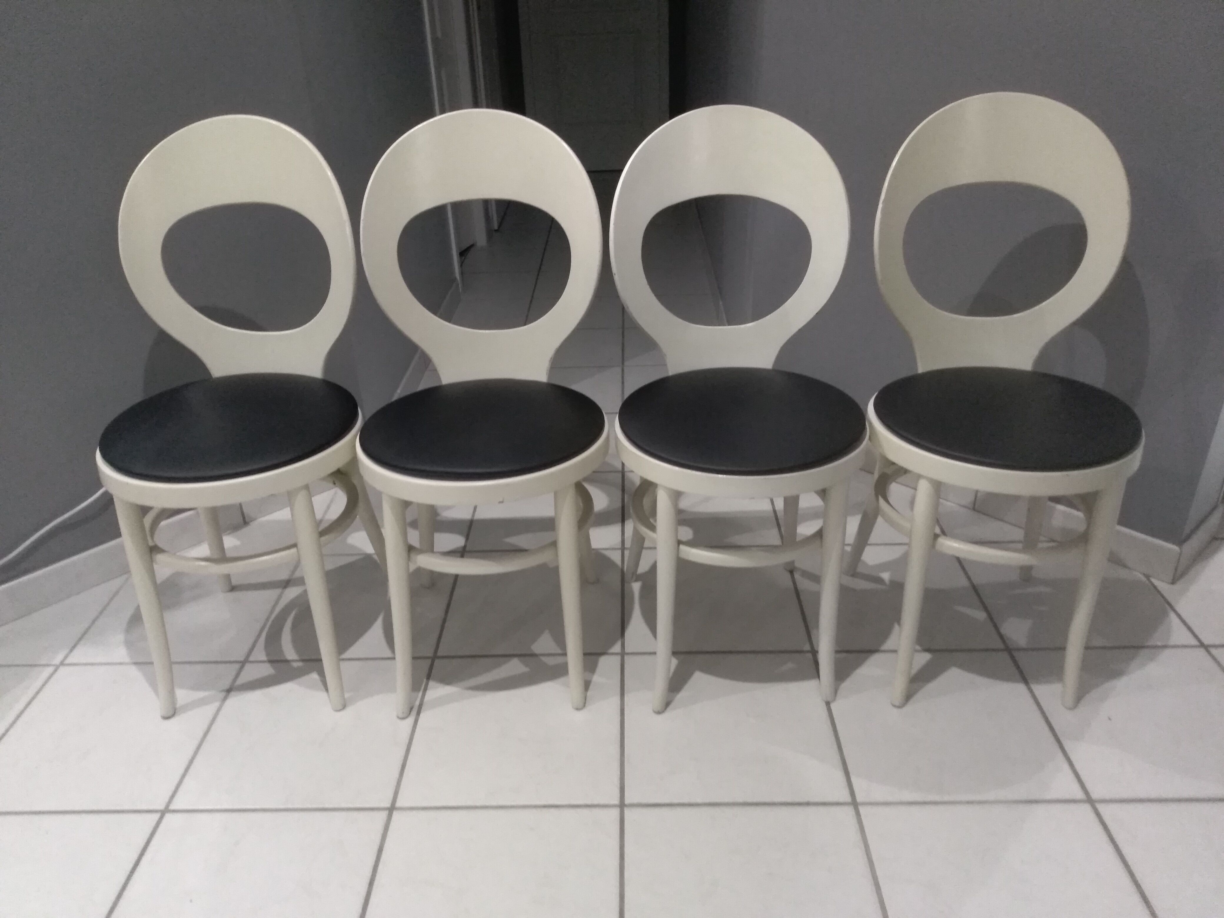 Suite de 4 chaises de bistrot Baumann modèle Mouette vintage