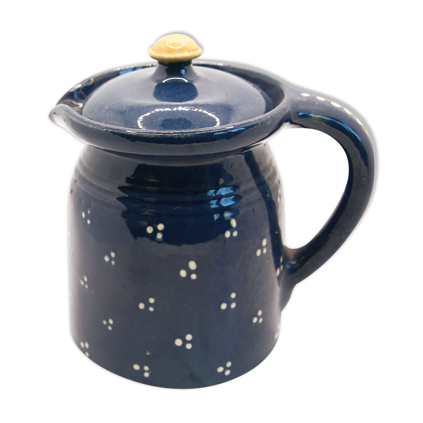 Pitcher and navy blue lid with off-white peas
