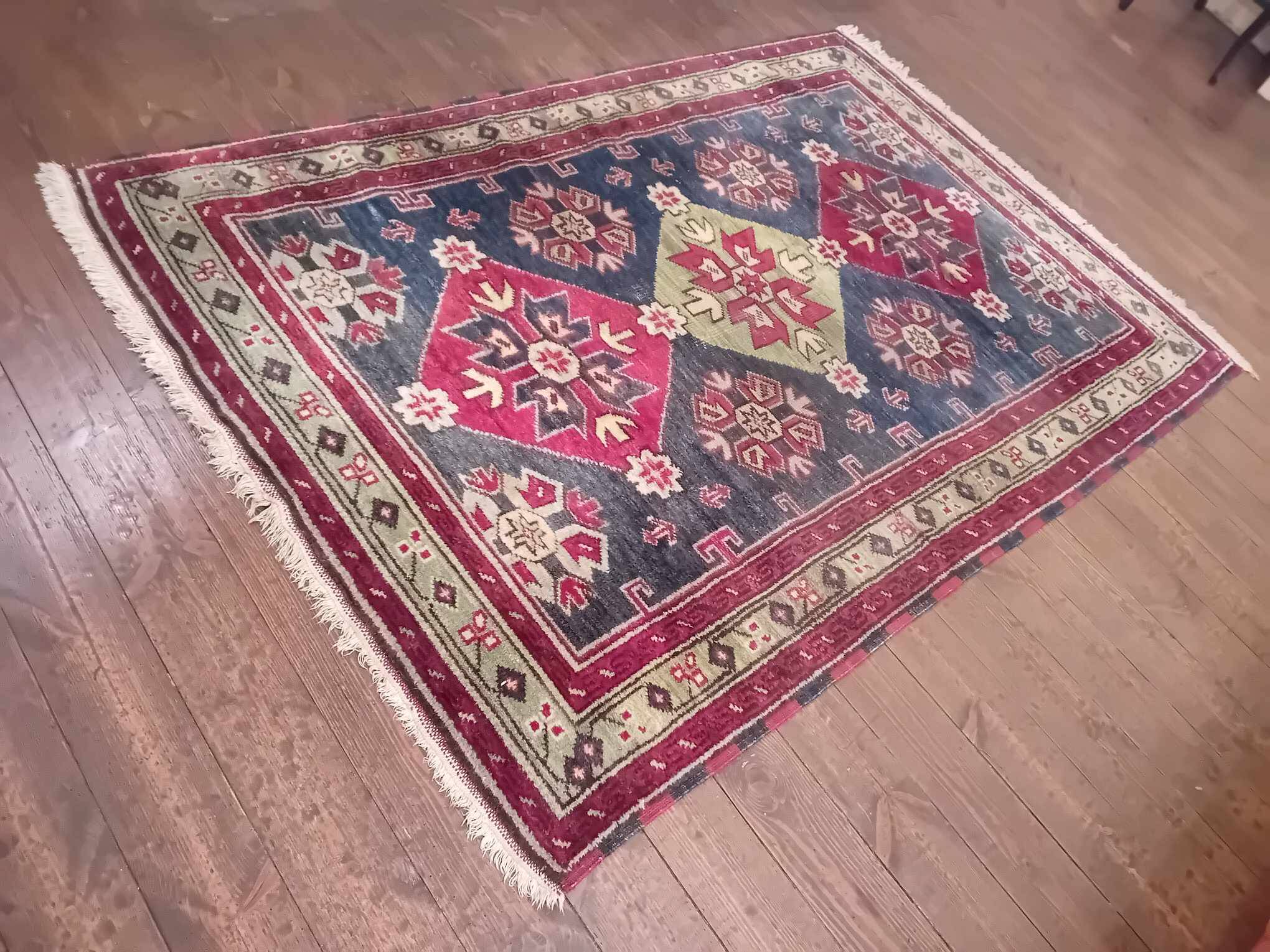 Handmade Indo-Caucasian rug 180x120cm