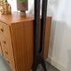 Armoire design en teck Musterring avec pieds noirs