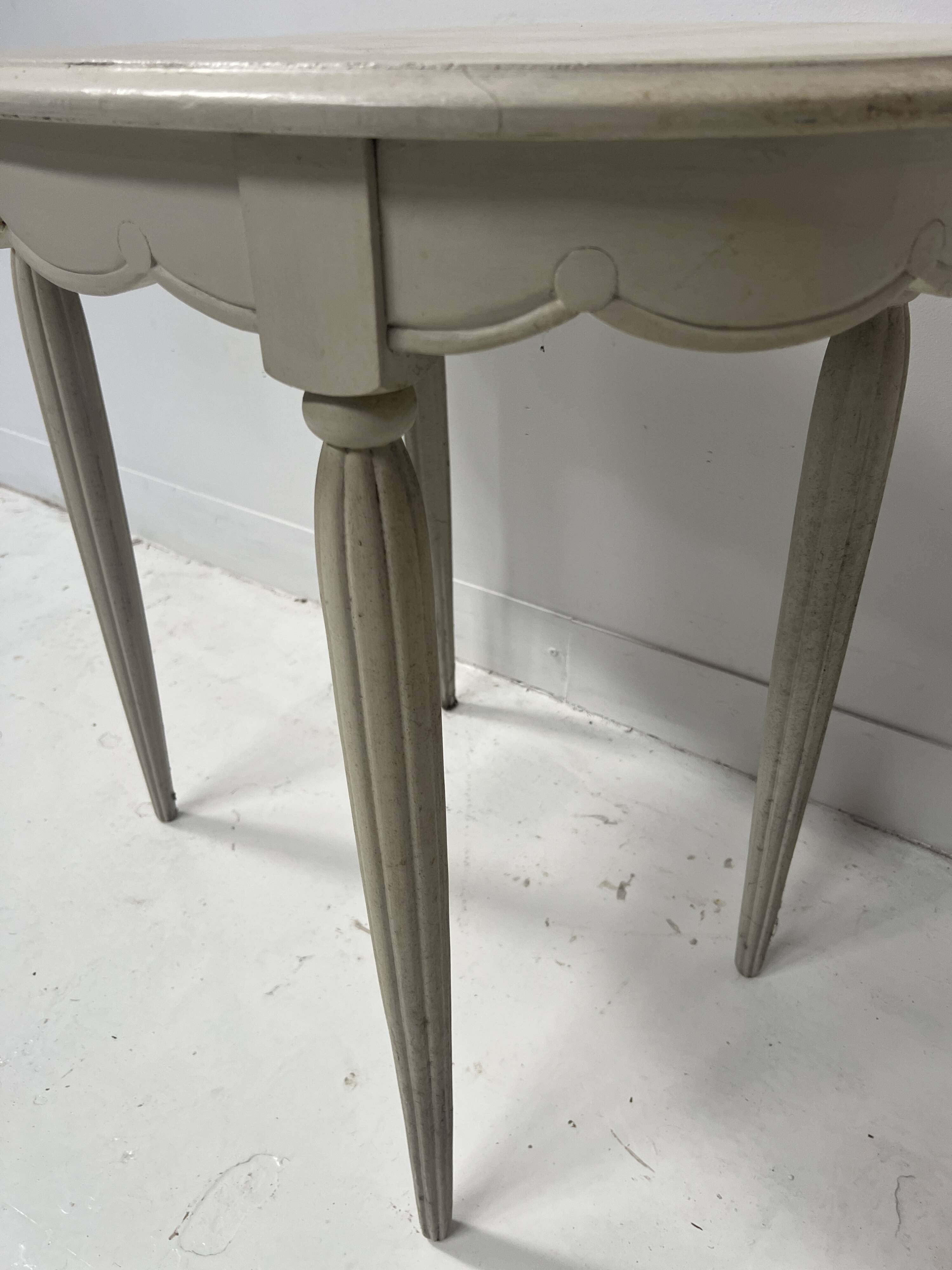 Art Deco style guéridon in patinated beech, 20th century.