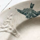 Plat oval terre de fer oiseau et papillon
