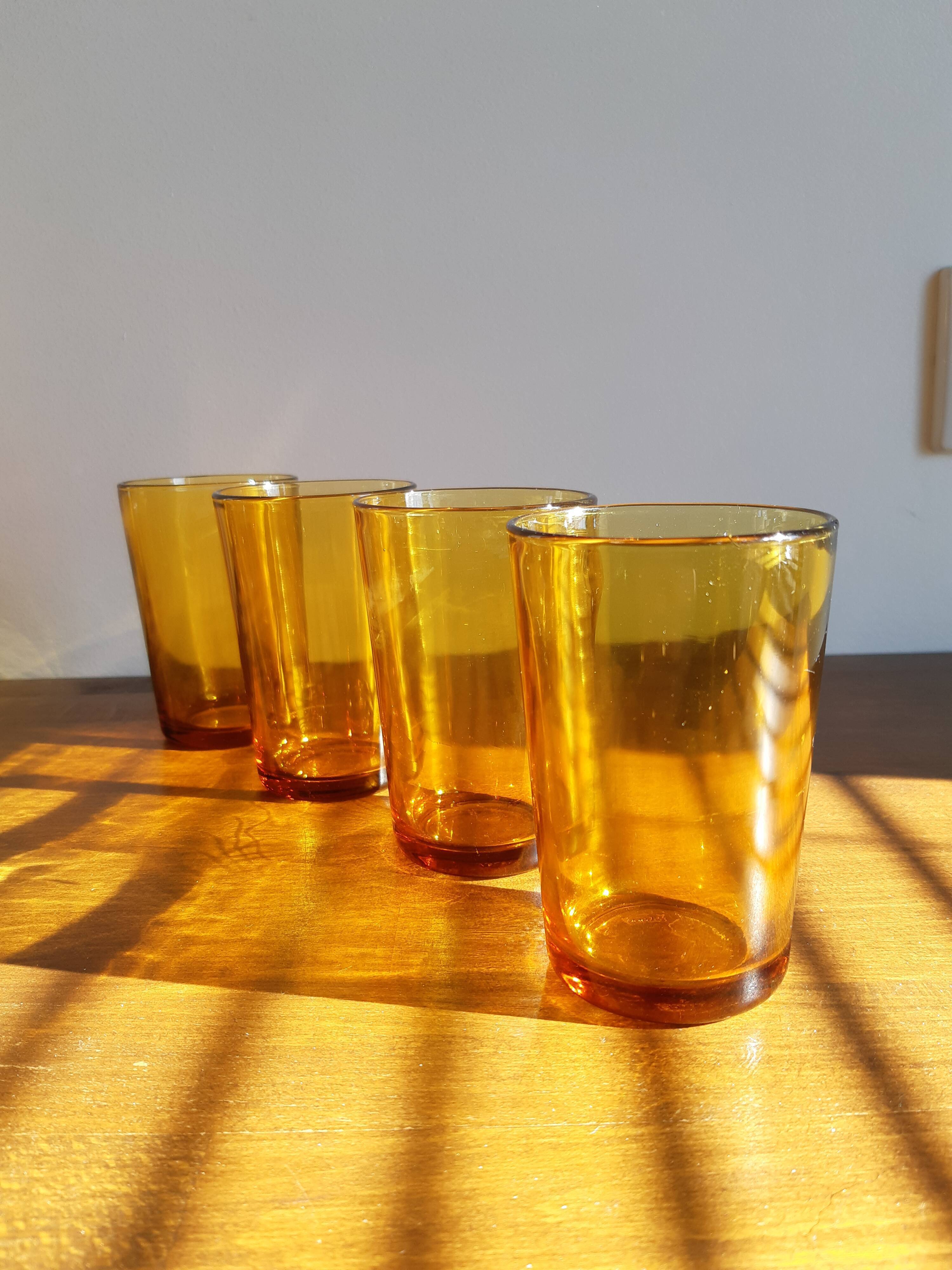 Lot of 4 glasses of amber water