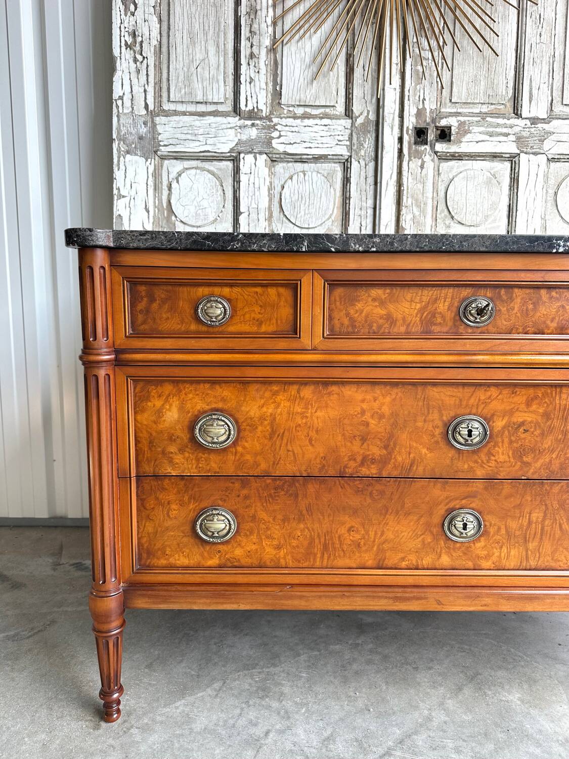 Louis XVI style chest of drawers in elm burl