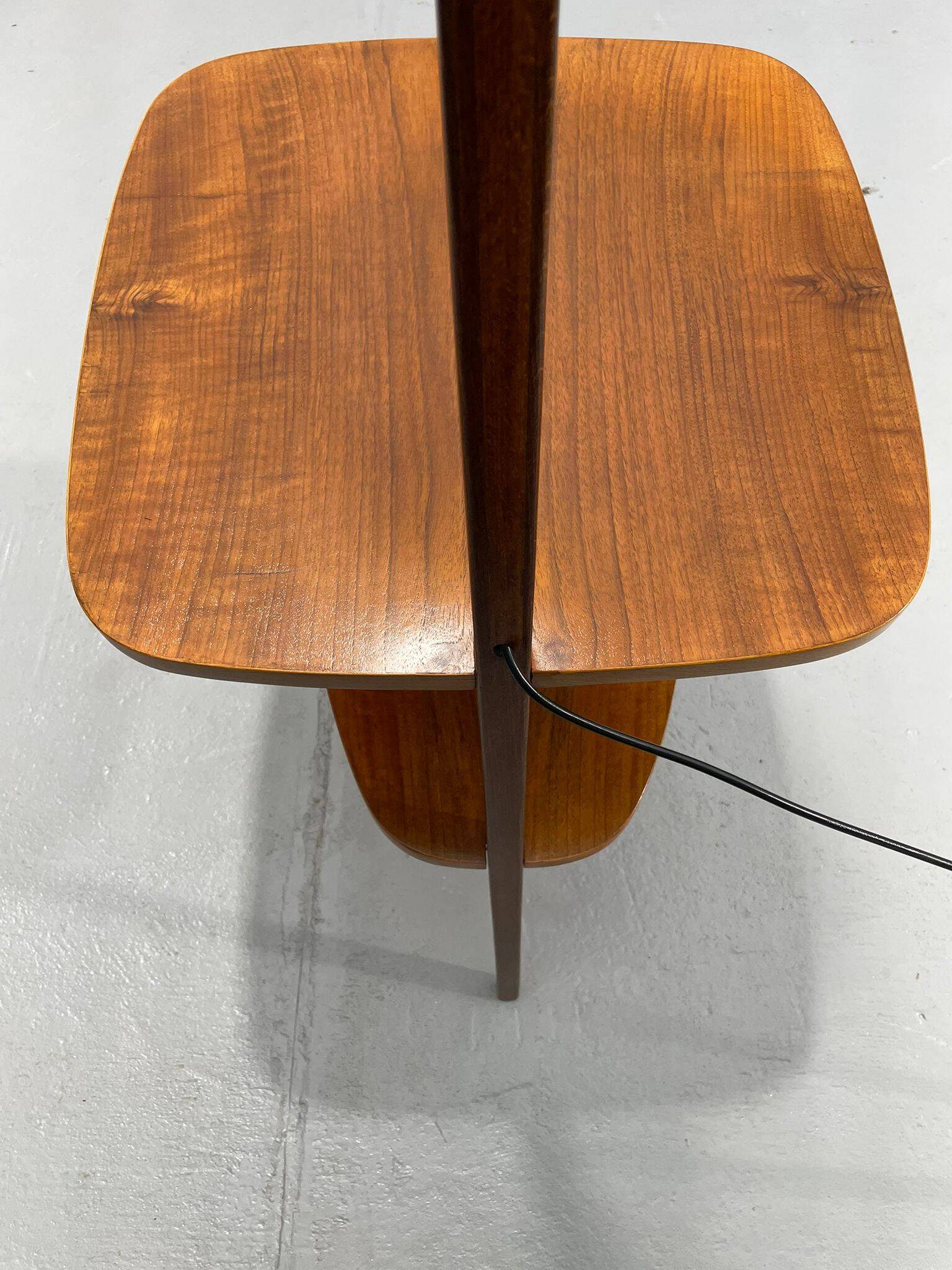 Lampadaire Art Déco avec verre laiteux et table d'appoint, Thonet, années 1950 – Czechos