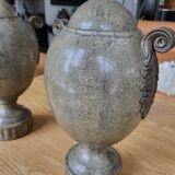 Paire de vases avec couvercle