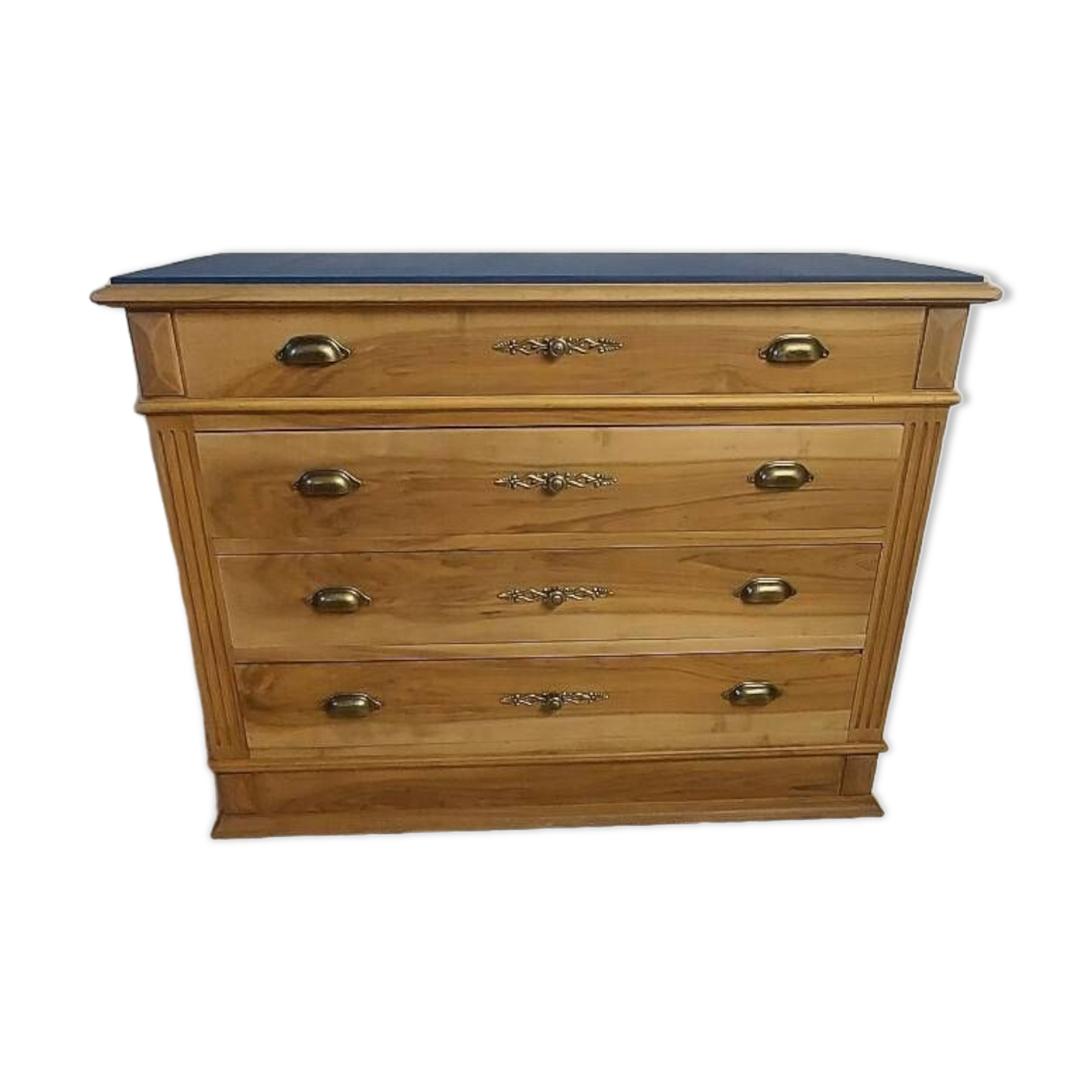 Old chest of drawers