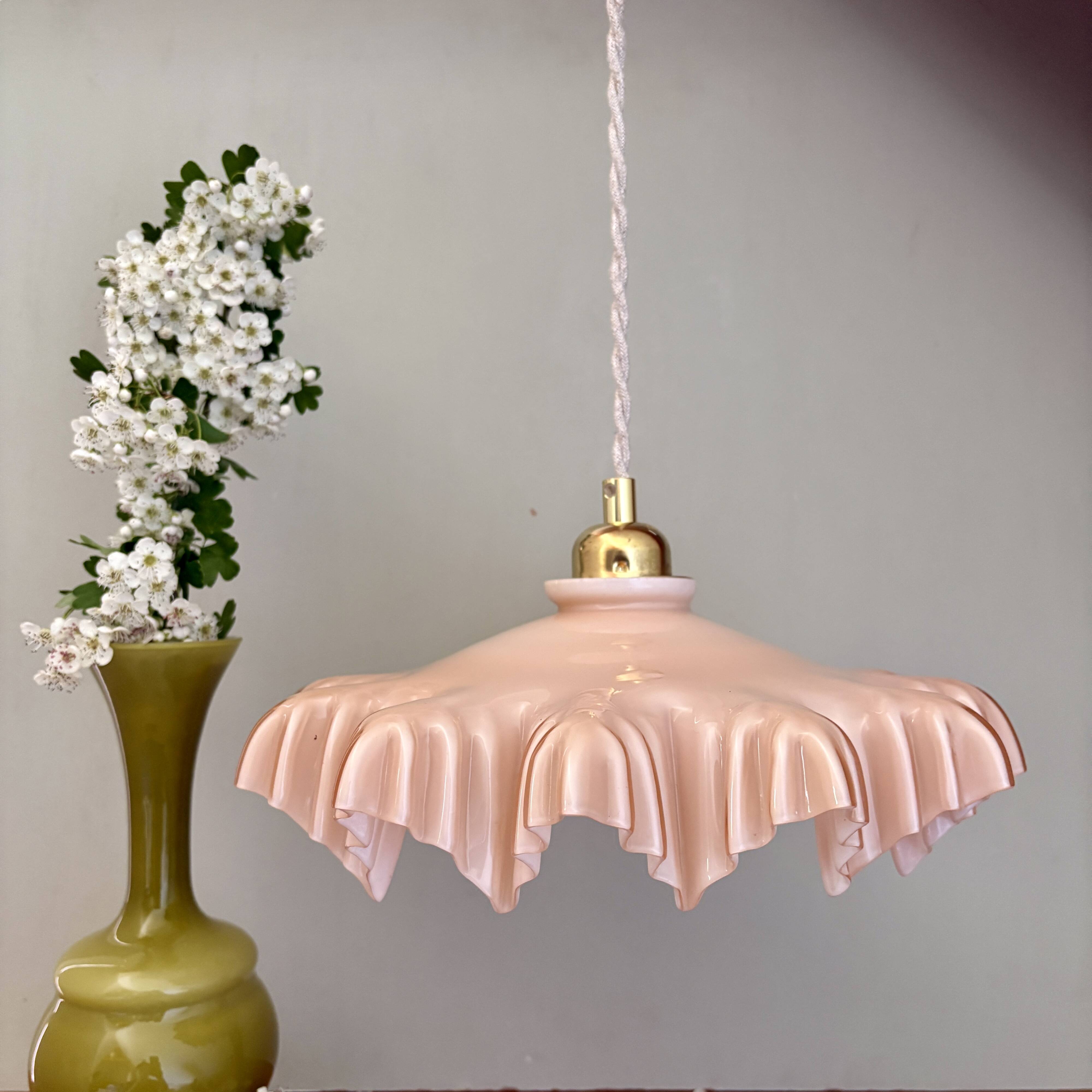 Suspension abat-jour vintage en opaline rose
