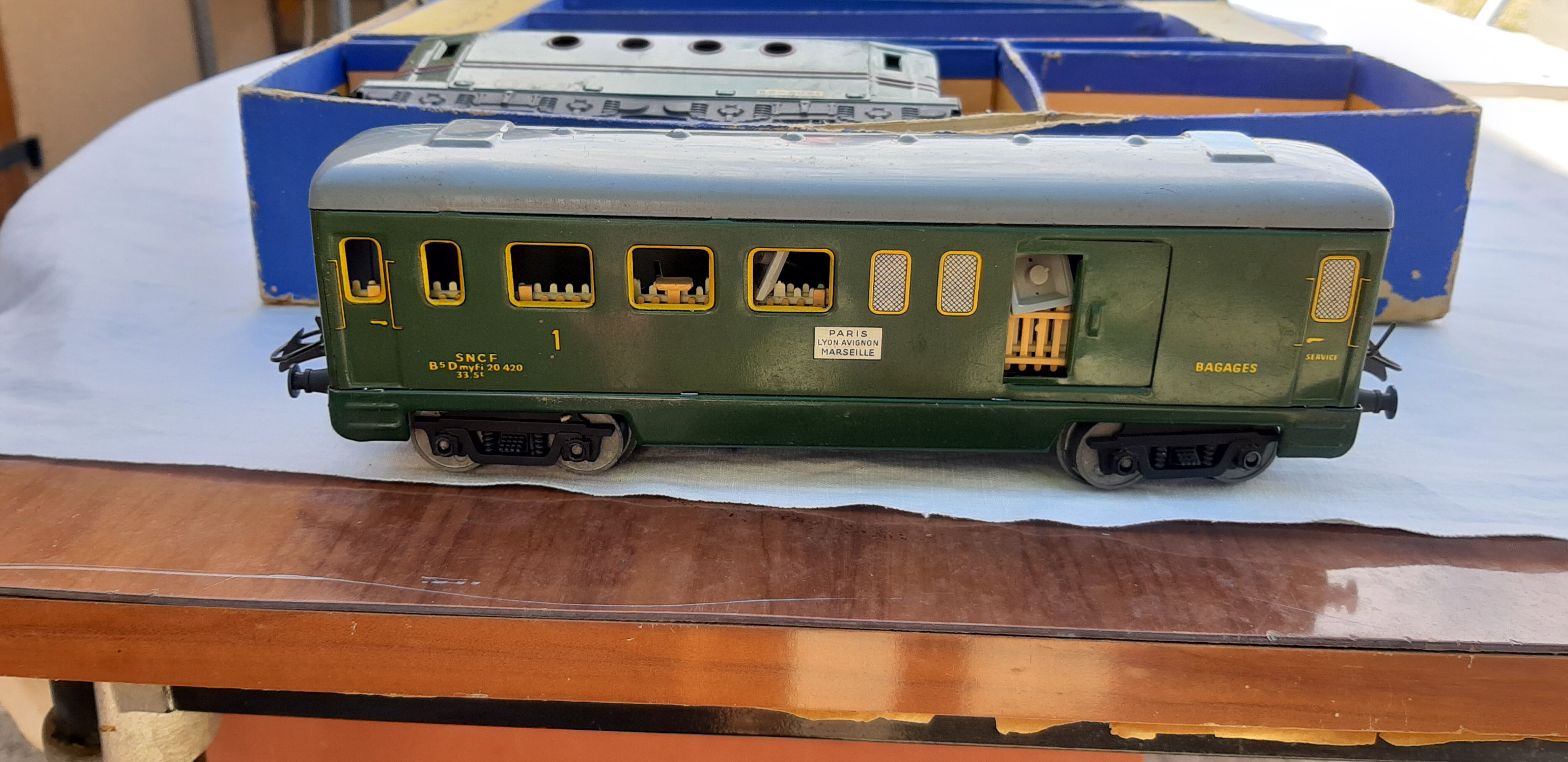HORNBY FLYING SCOTSMAN LOCO LNER & 3 wagons +RAILS EUR 159,00 - FR