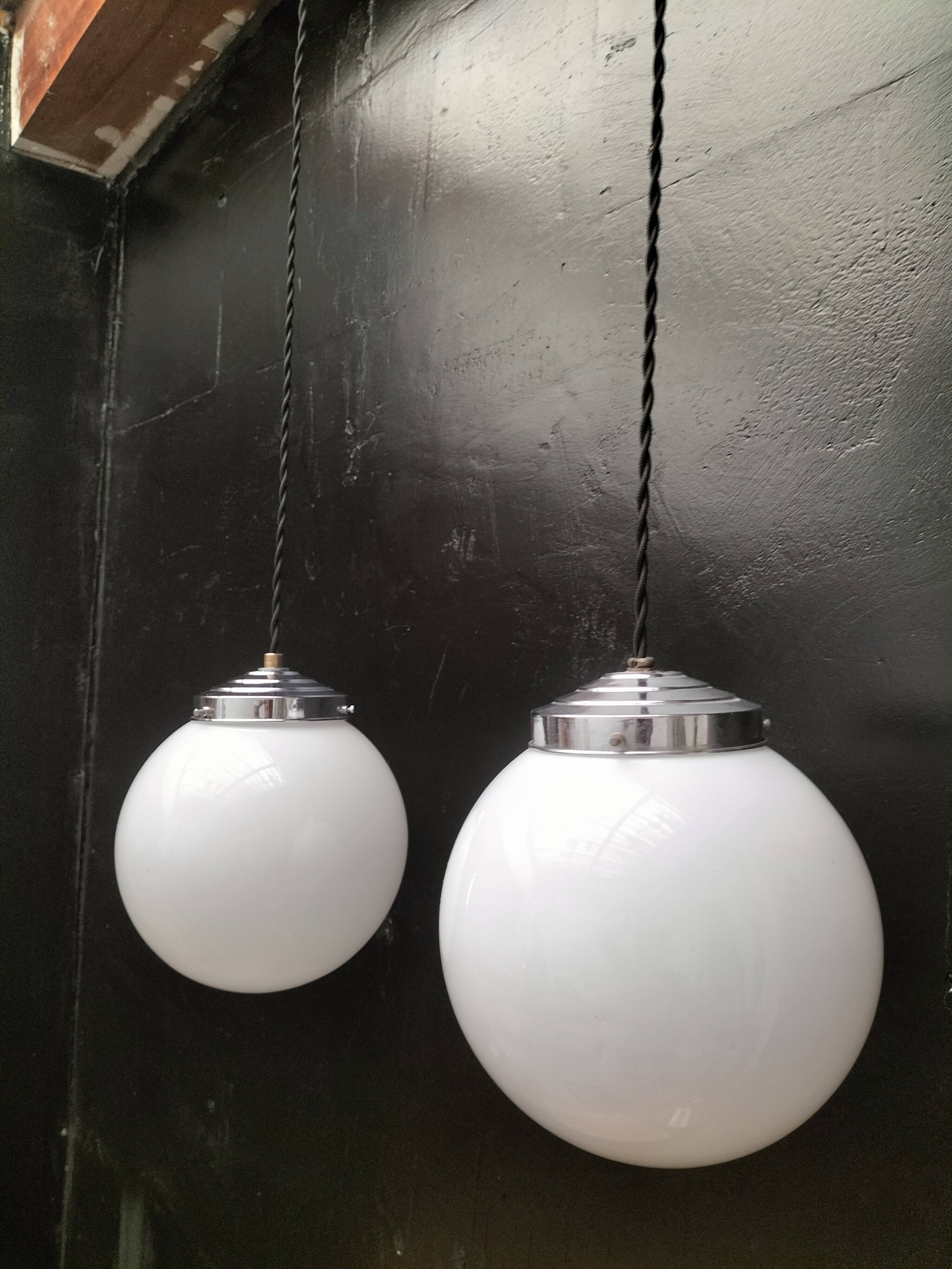 Opaline ball suspensions