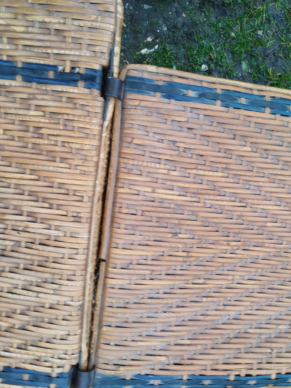 Vintage rattan chaise longue