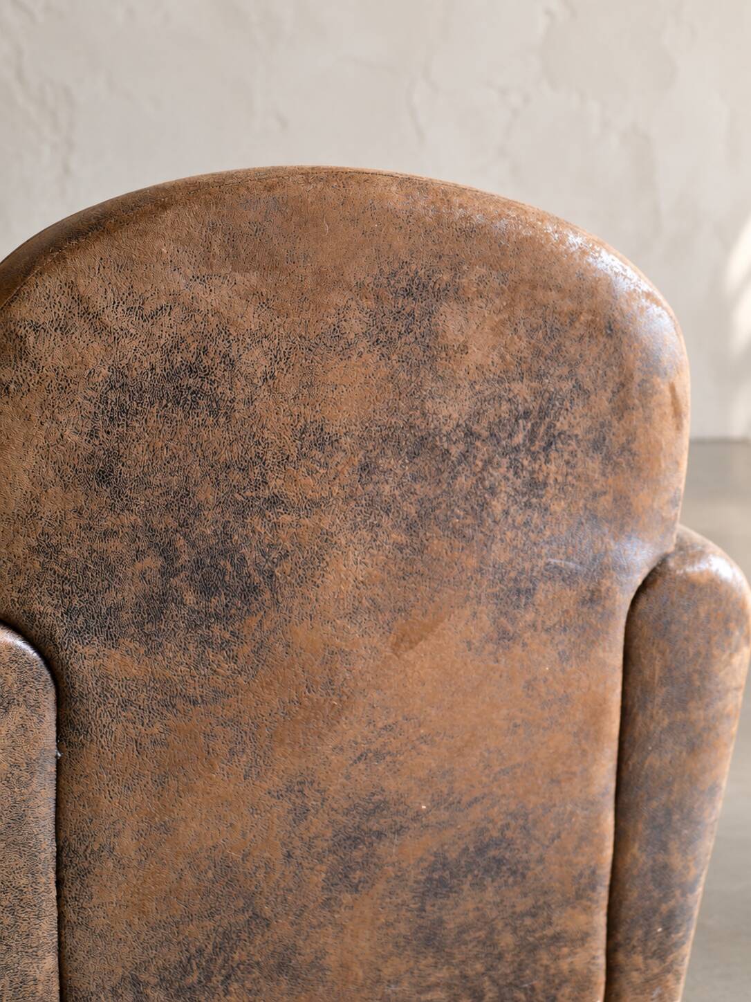 Club armchair in suede effect