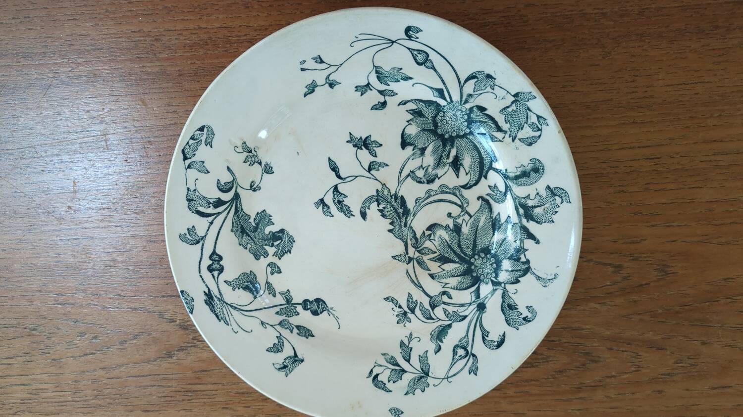 Lot 7 Terre de Feu plates from Grigny