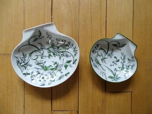 LIMOGES "Parsifal" 2 empty shell-shaped bowls decorated with birds Bernardaud & Co.