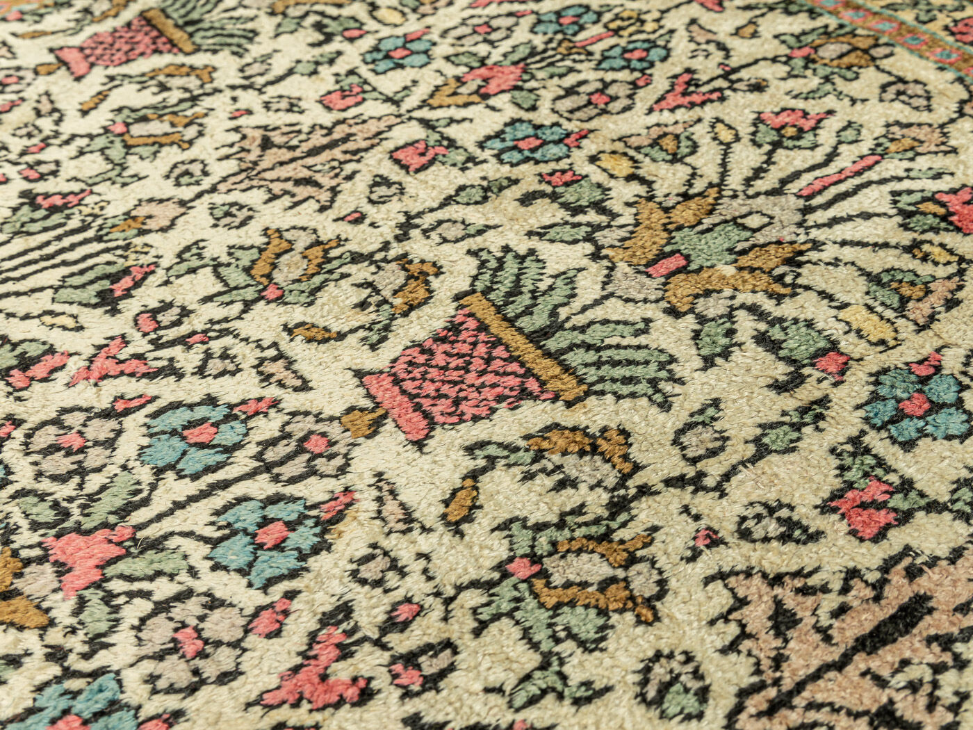 1960s carpet, 185 x 195