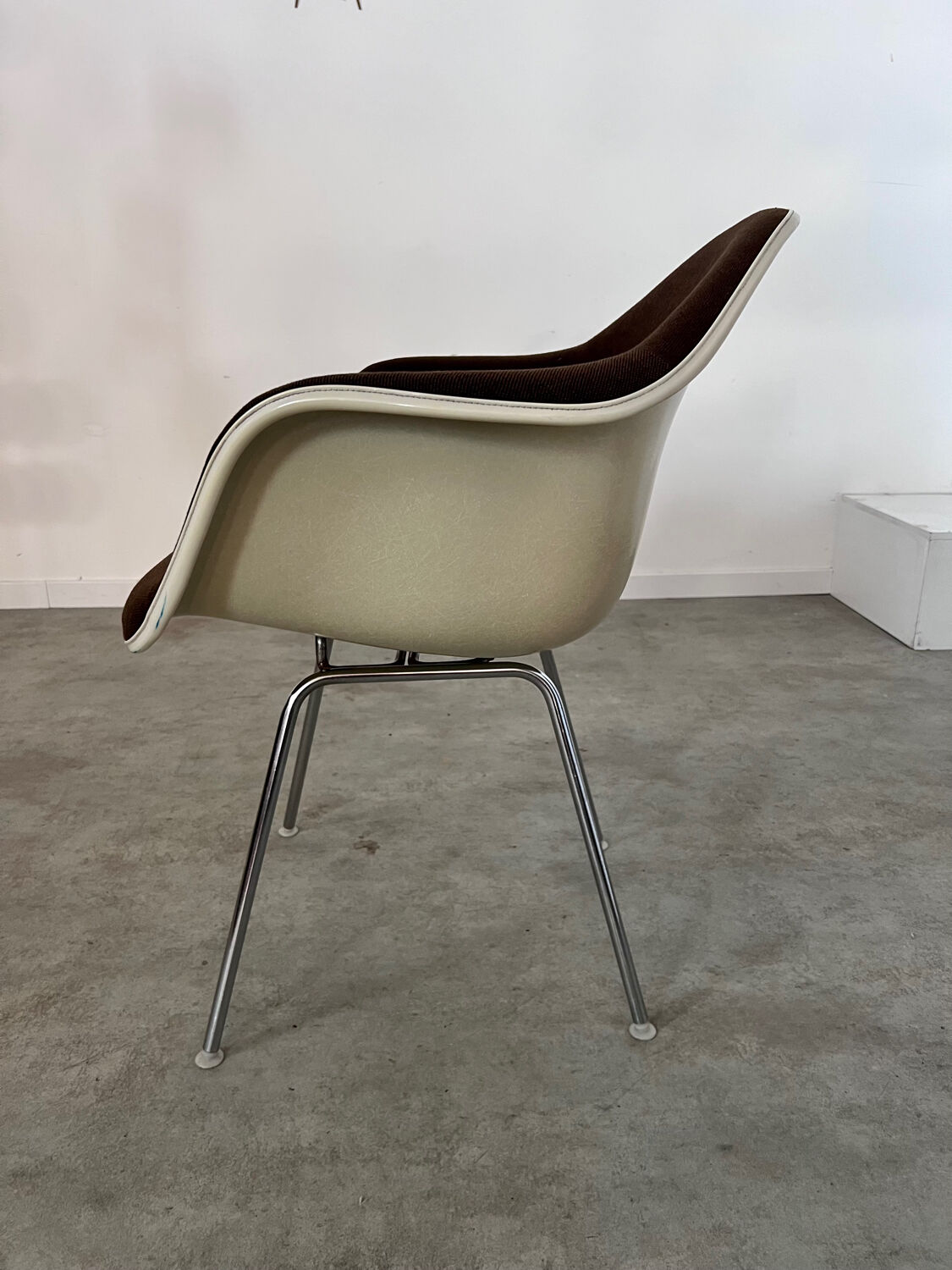 Old Charles and Ray Eames Vitra design armchair from the 70s fiberglass armchair fabric