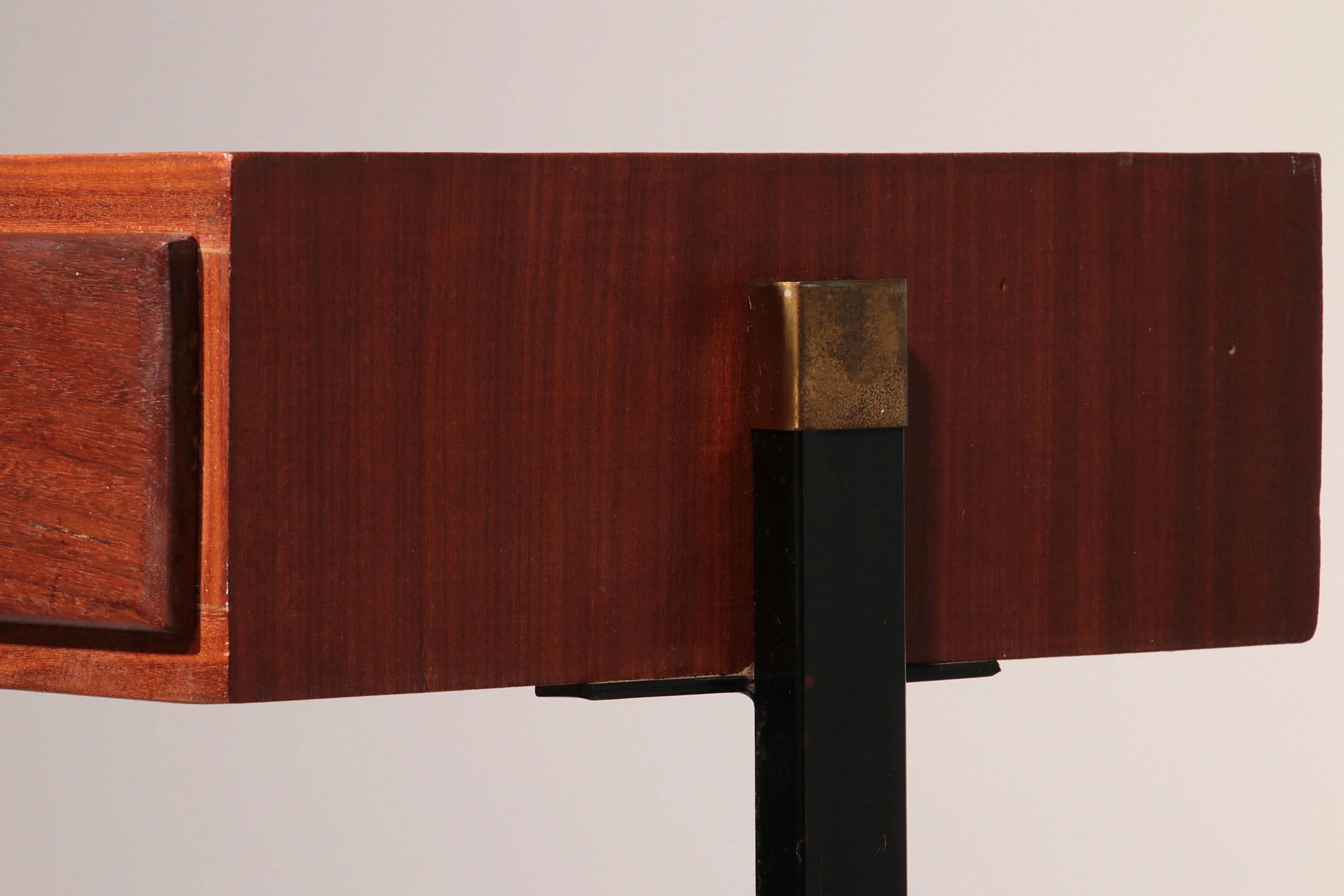 Rare console / table d'écriture italienne moderne du milieu du siècle par Ico Parisi.