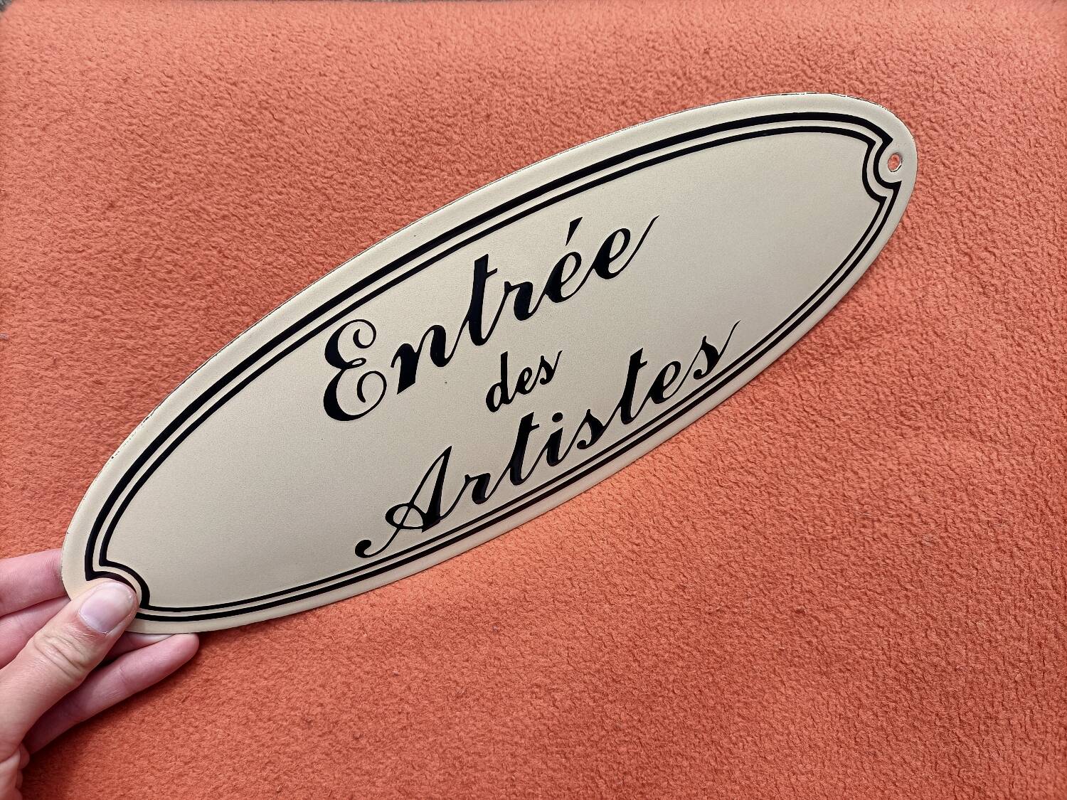 Enameled plaque - Artists Entrance 👩‍🎨💋
