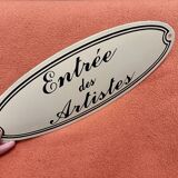 Enameled plaque - Artists Entrance 👩‍🎨💋