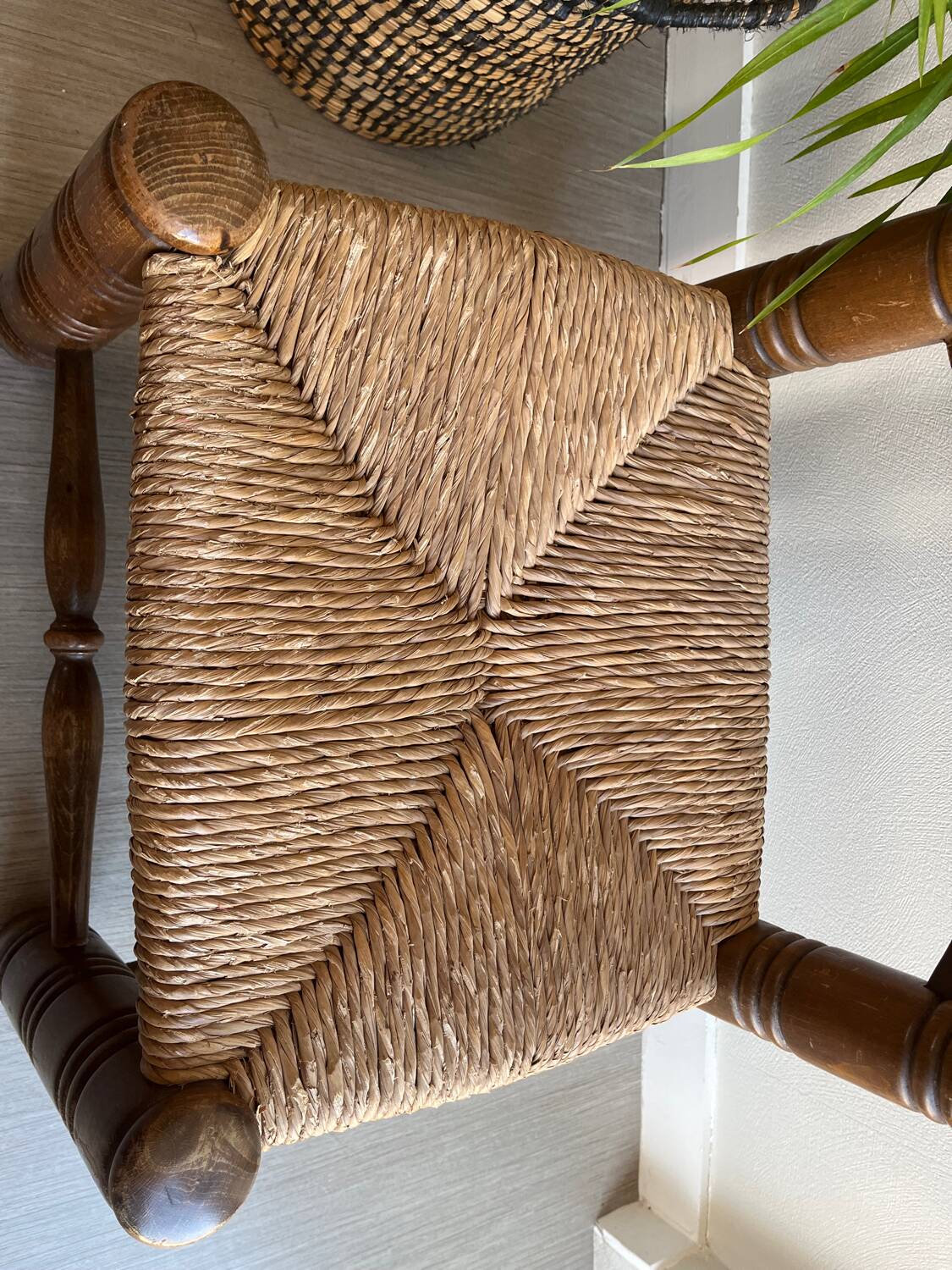 Chaise paille / bois dlg de Clarles Dudouyt
