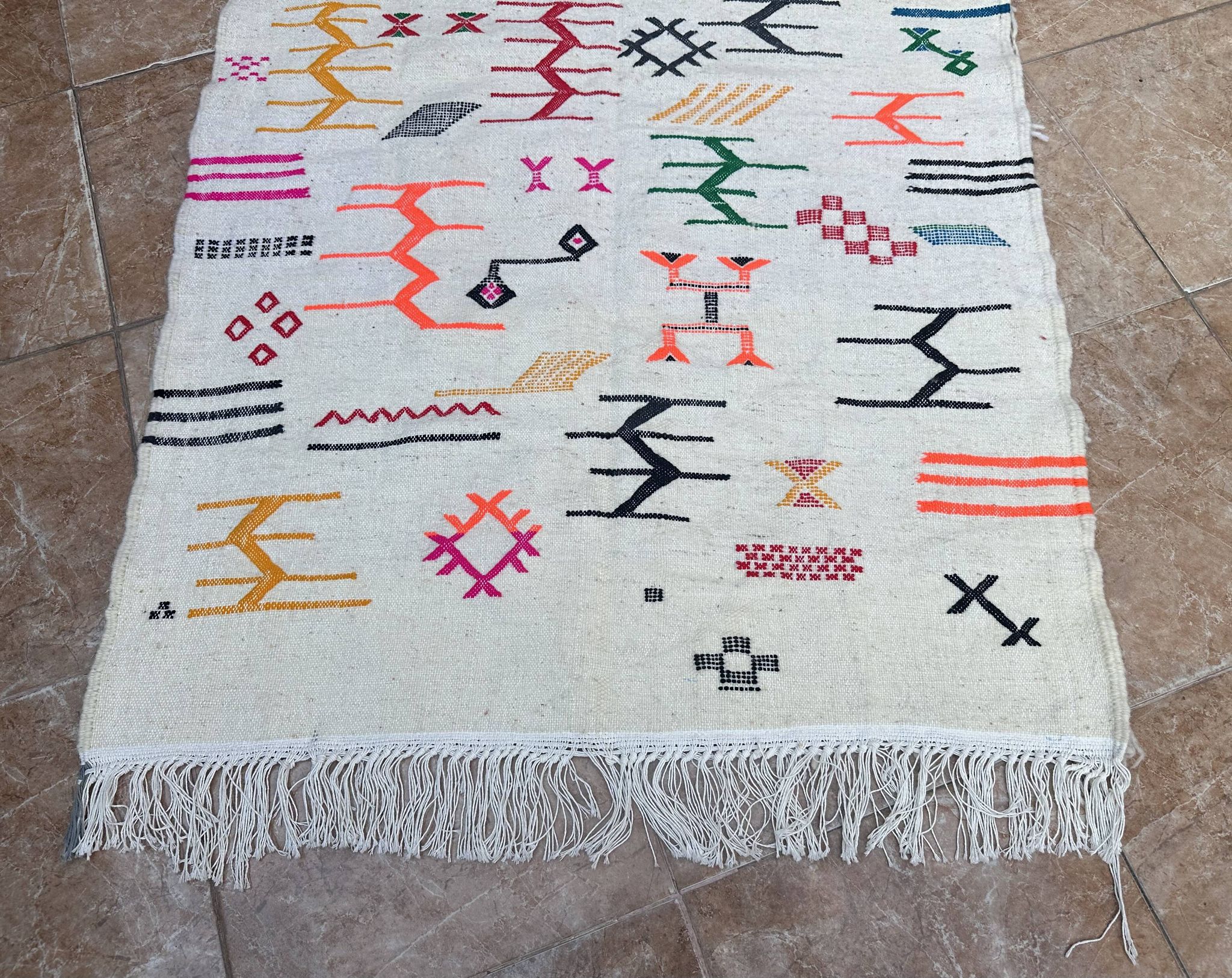 Tapis berbère marocain en laine tissée à la main