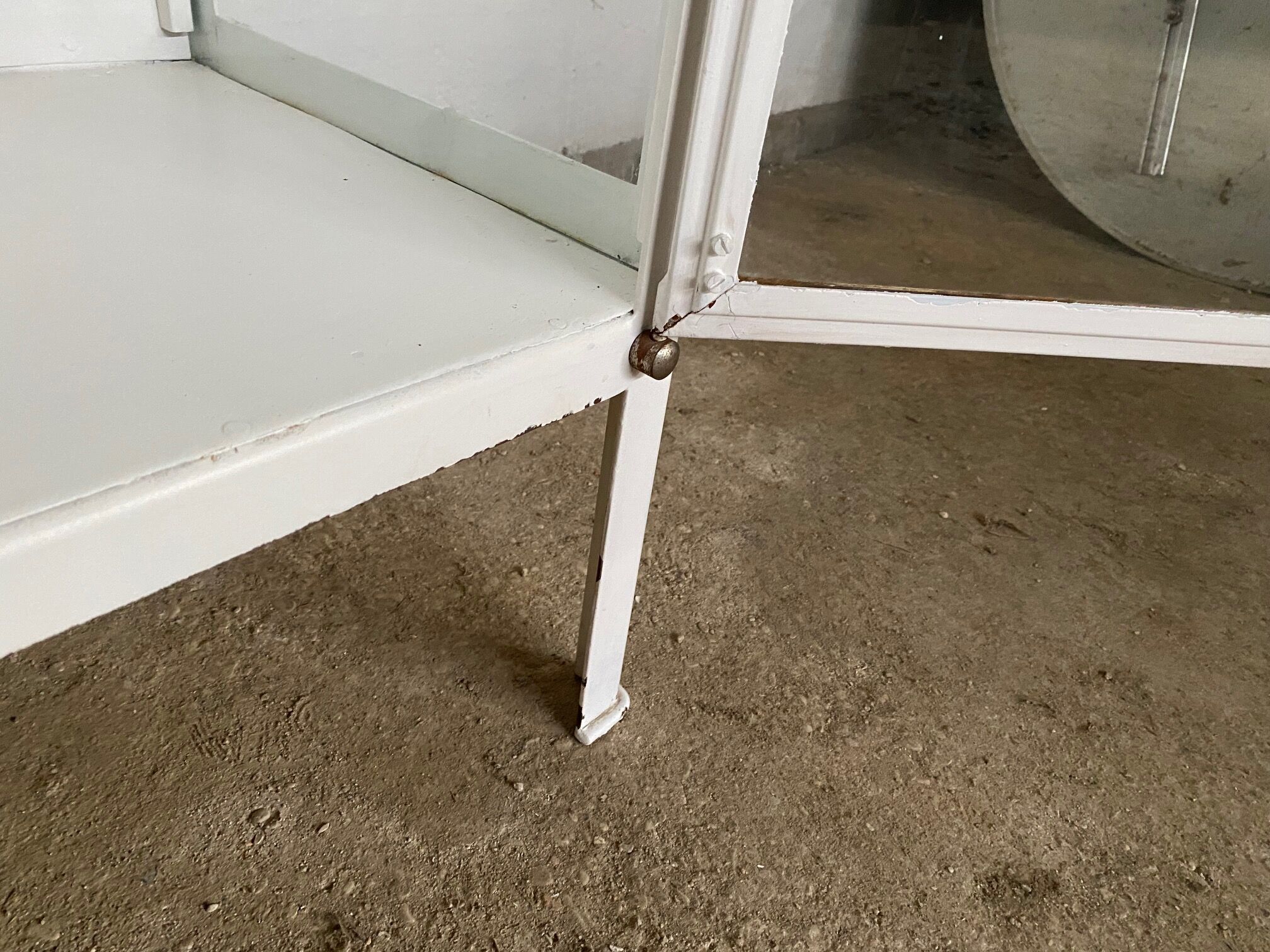 Petite boîte ronde vintage en métal, étiquetée vaseline, médical, fabriquée en URSS, estampée en usine - France