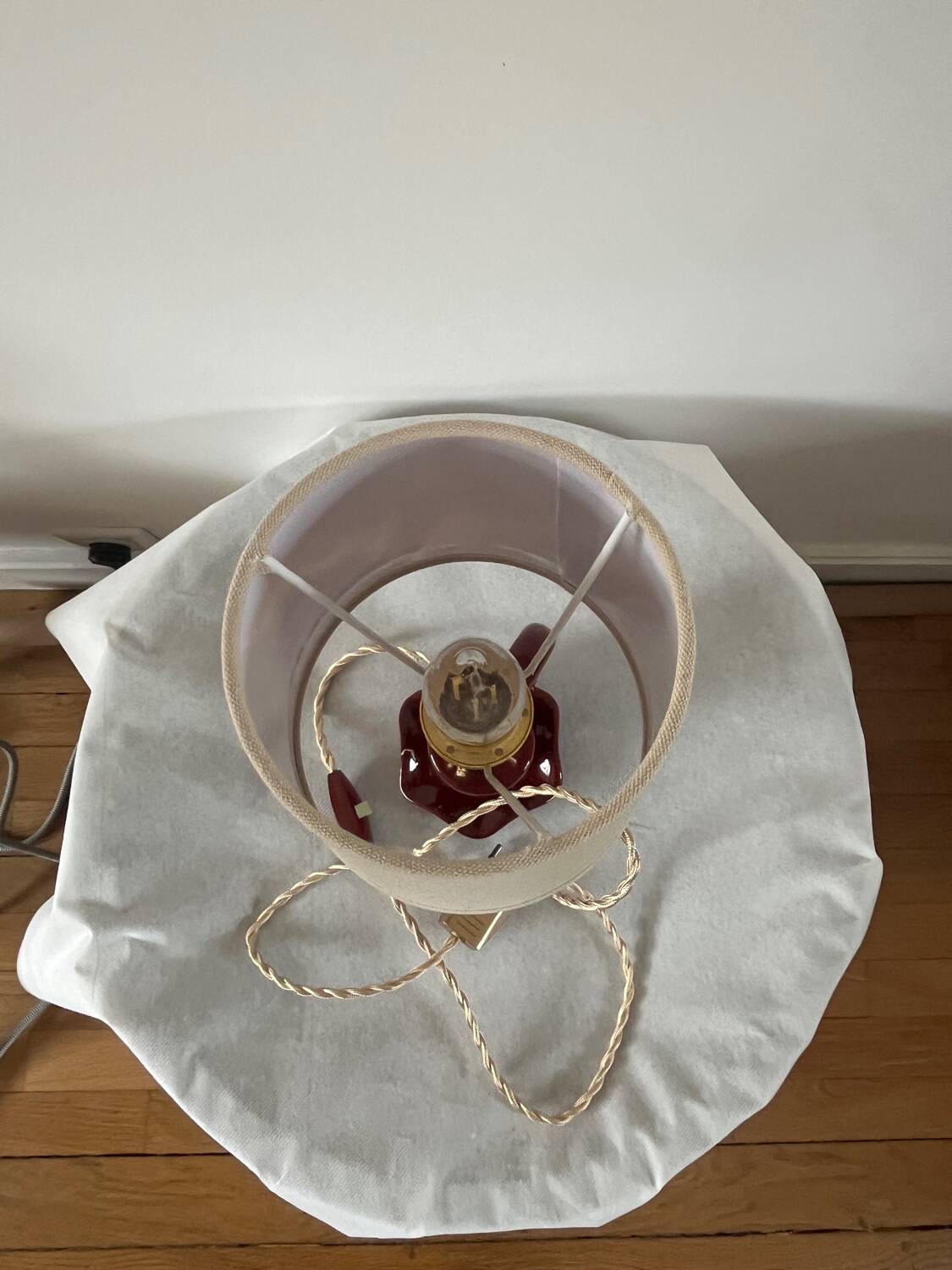 Burgundy porcelain lamp