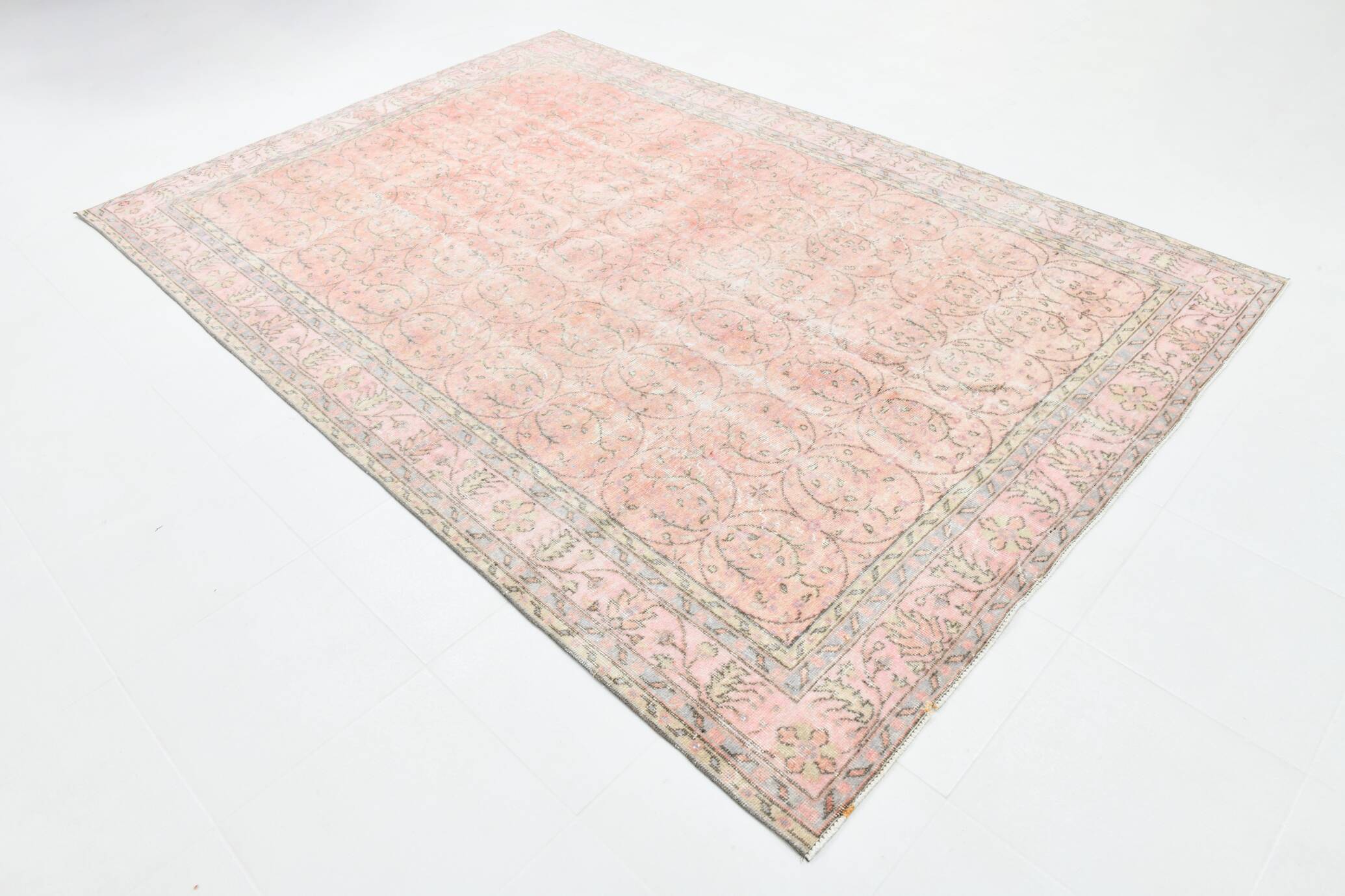 Tapis vintage à décor floral rouge et beige