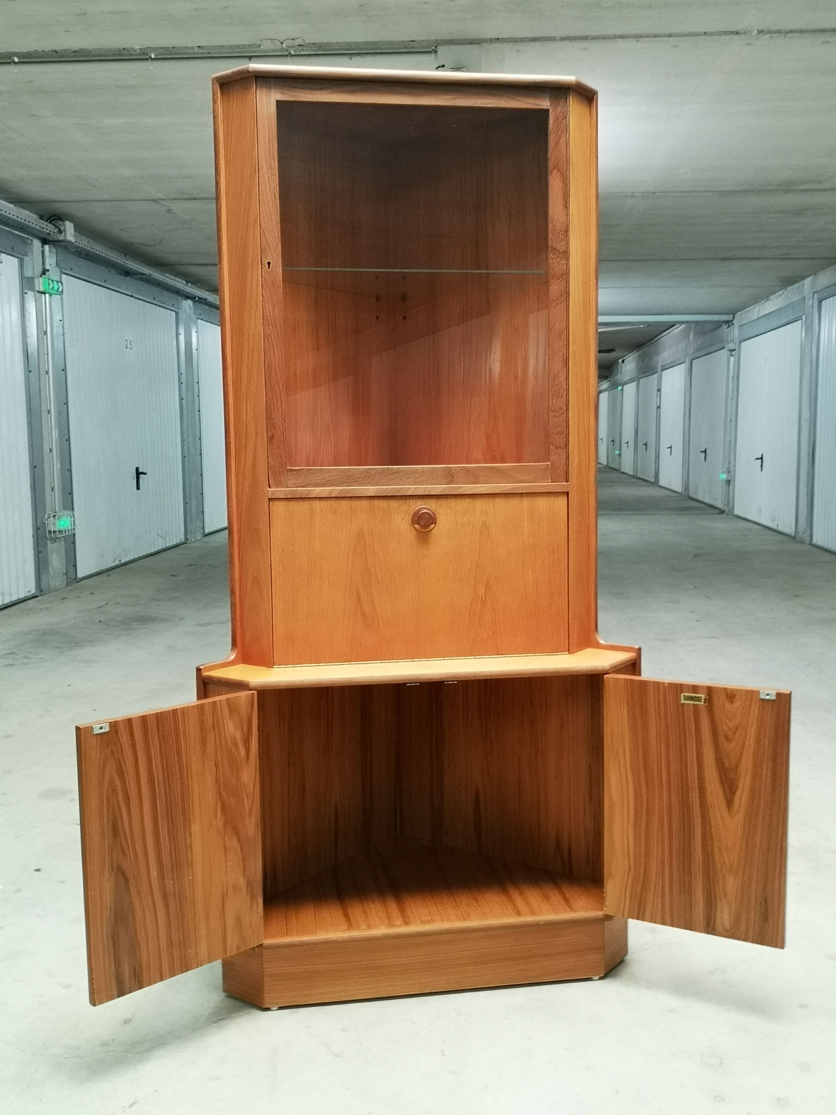 Turnidge of London 1960/70 corner furniture