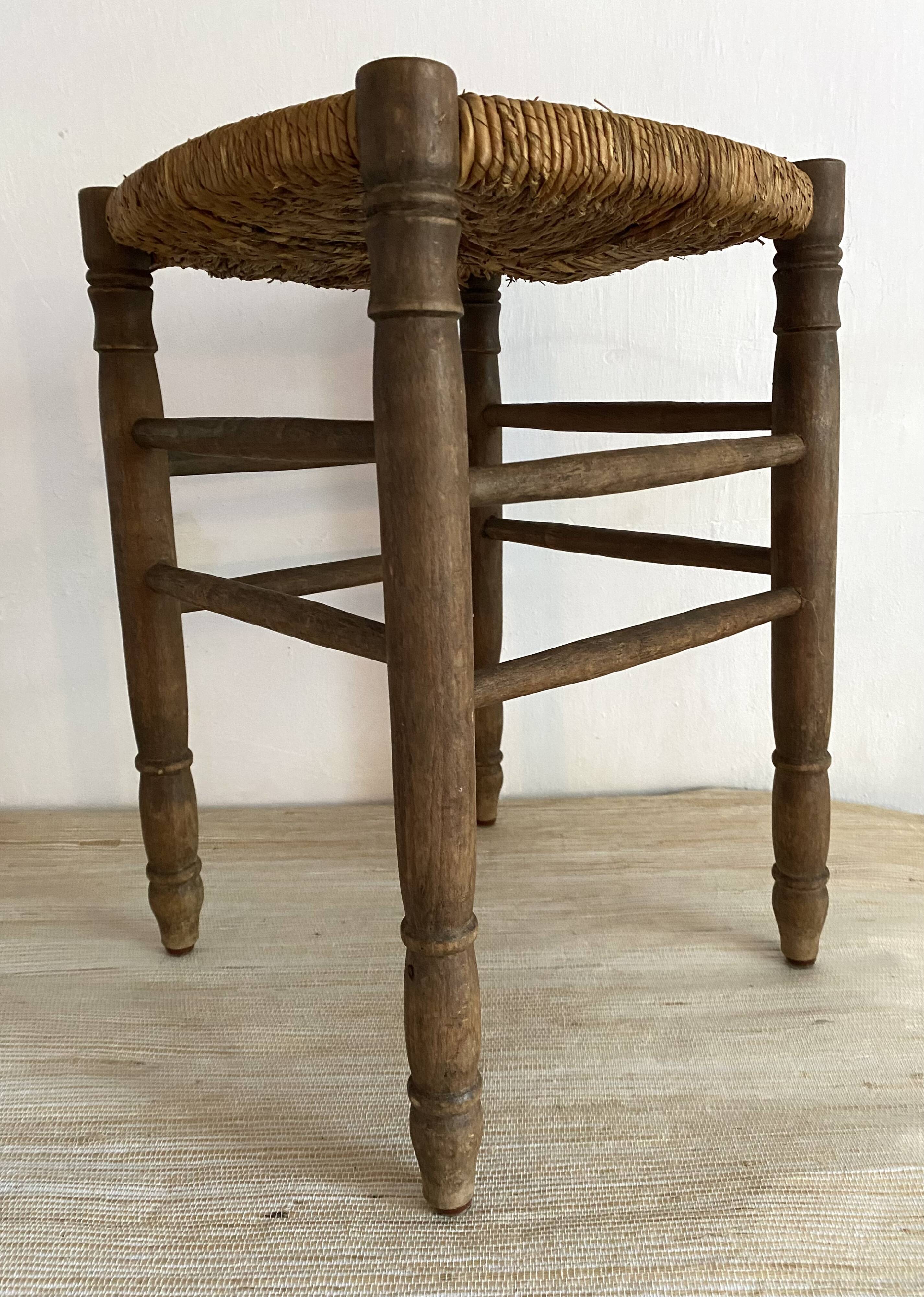 Country stool in wood and straw