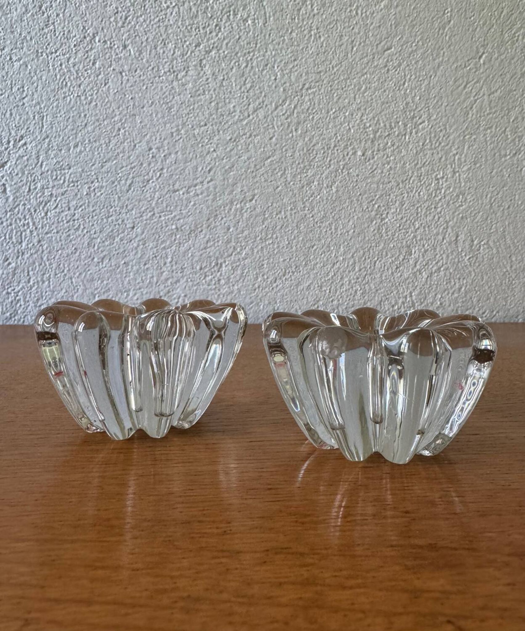 2 bougeoirs fleurs en cristal, années 60