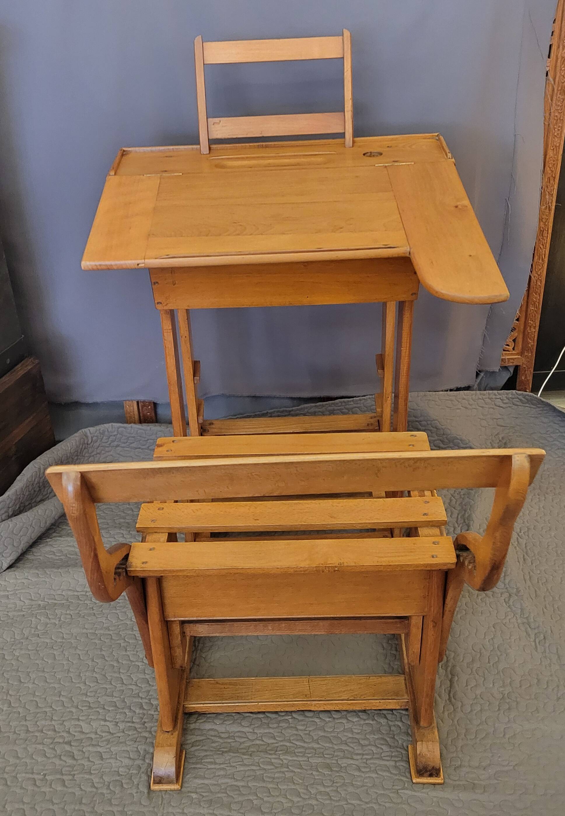 Evolving school desk