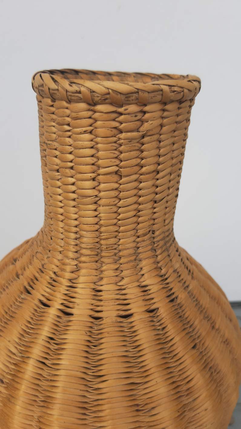 Vase bouteille vintage en osier