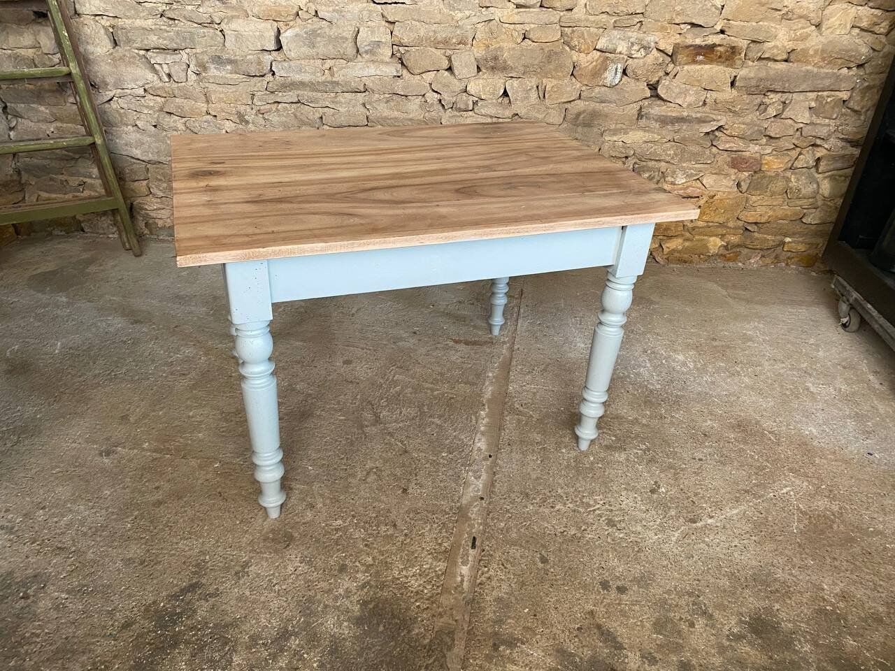 Table wood feet turned